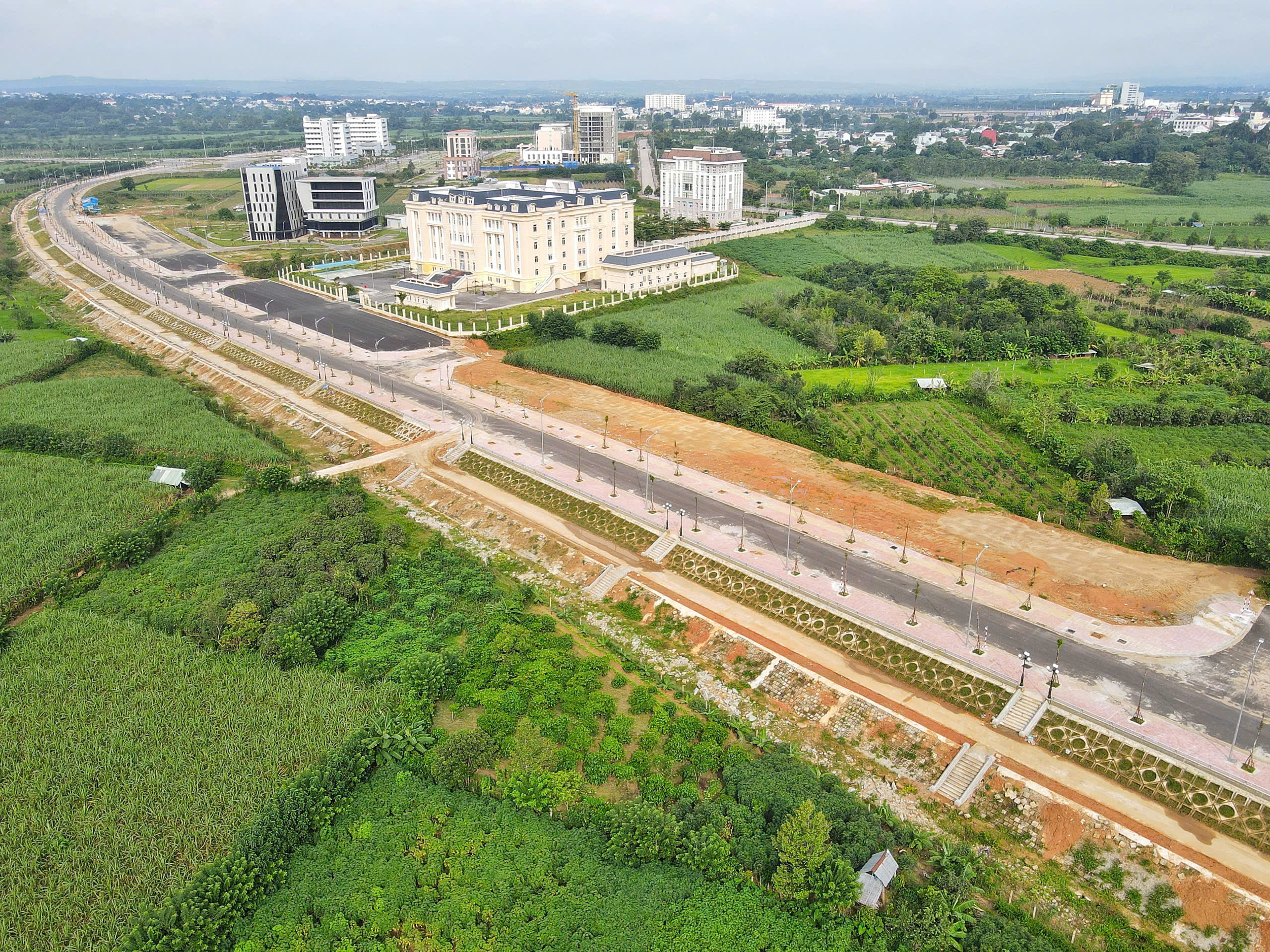 Quảng Ng&atilde;i ho&agrave;n th&agrave;nh tuyến k&egrave; gần 500 tỷ đồng, mở rộng kh&ocirc;ng gian đ&ocirc; thị- Ảnh 2.