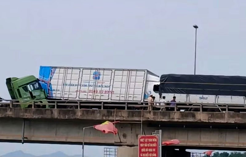 Tin tức tai nạn giao th&ocirc;ng mới nhất h&ocirc;m nay 25/4/2026- Ảnh 1.