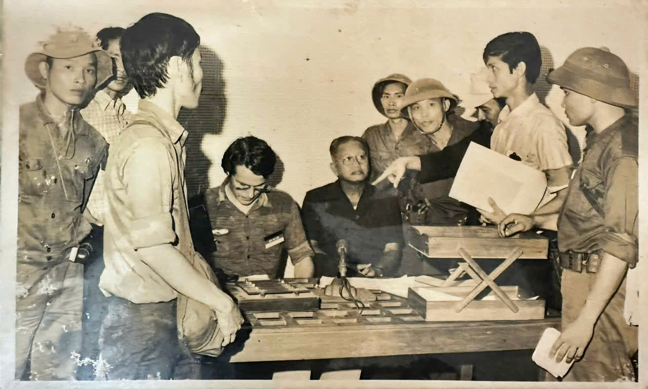 Nh&acirc;n chứng kể thời khắc tổng thống Dương Văn Minh tuy&ecirc;n bố đầu h&agrave;ng- Ảnh 2.