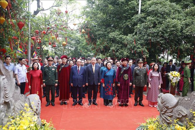 Tổng B&iacute; thư, Chủ tịch nước T&ocirc; L&acirc;m d&acirc;ng hương tưởng niệm c&aacute;c vua H&ugrave;ng- Ảnh 9.