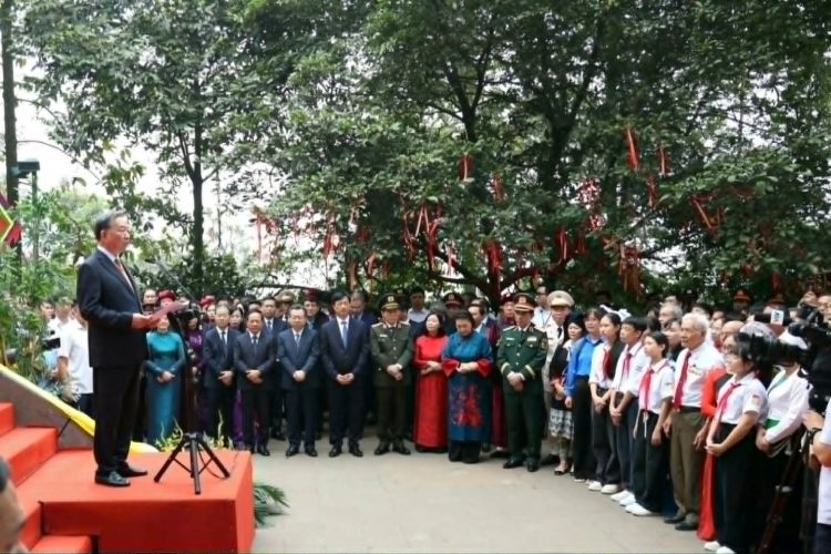Tổng B&iacute; thư, Chủ tịch nước T&ocirc; L&acirc;m d&acirc;ng hương tưởng niệm c&aacute;c vua H&ugrave;ng- Ảnh 16.