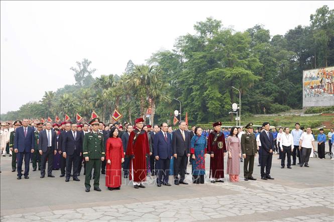 Tổng B&iacute; thư, Chủ tịch nước T&ocirc; L&acirc;m d&acirc;ng hương tưởng niệm c&aacute;c vua H&ugrave;ng- Ảnh 3.