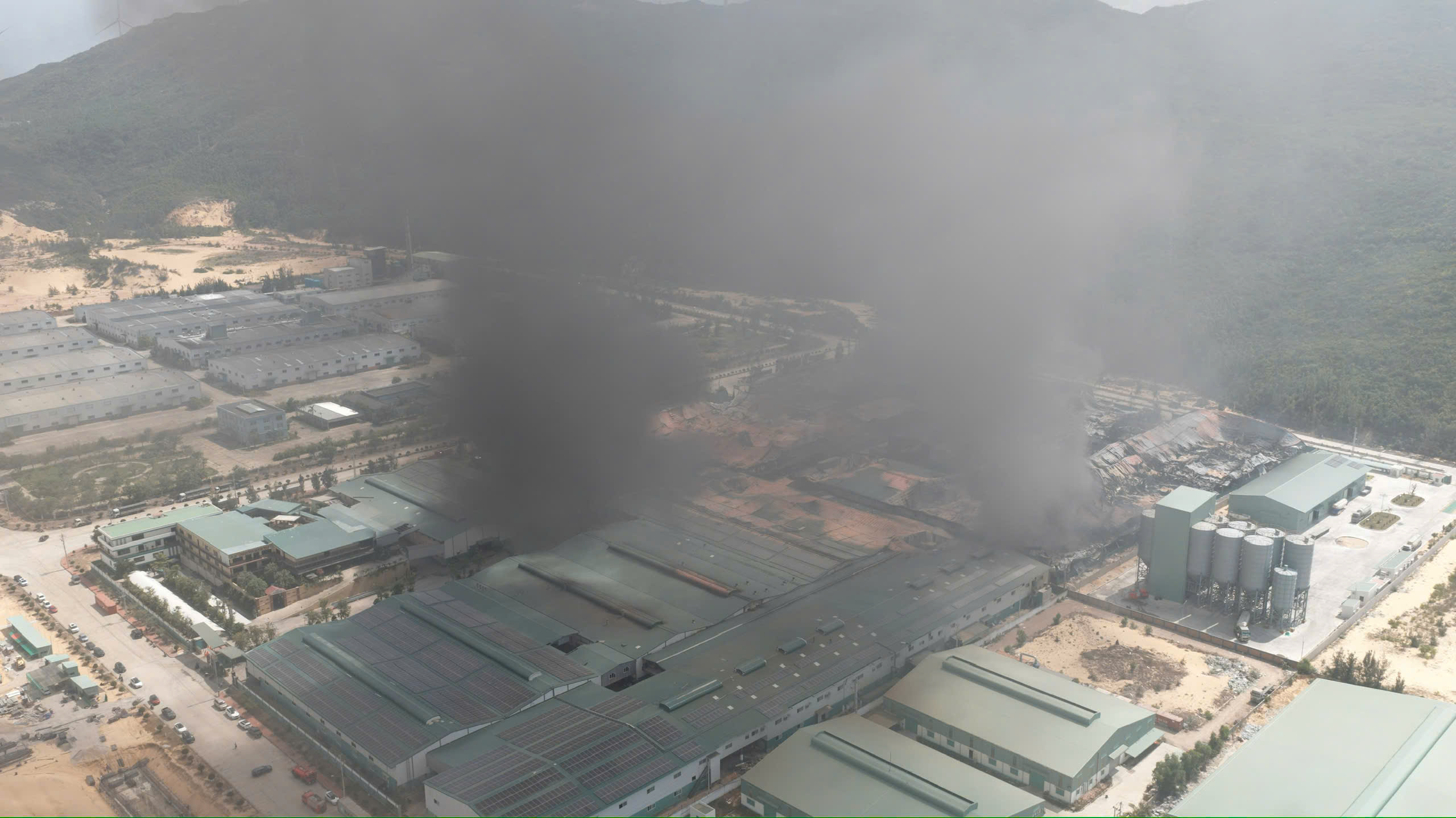 Gia Lai: Ch&aacute;y lớn tại hai doanh nghiệp trong Khu c&ocirc;ng nghiệp Nhơn Hội- Ảnh 9.