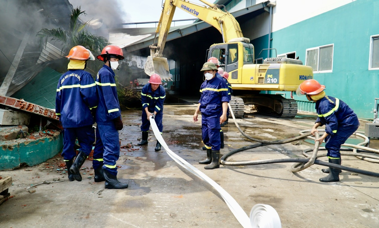 Gia Lai: Ch&aacute;y lớn tại hai doanh nghiệp trong Khu c&ocirc;ng nghiệp Nhơn Hội- Ảnh 3.