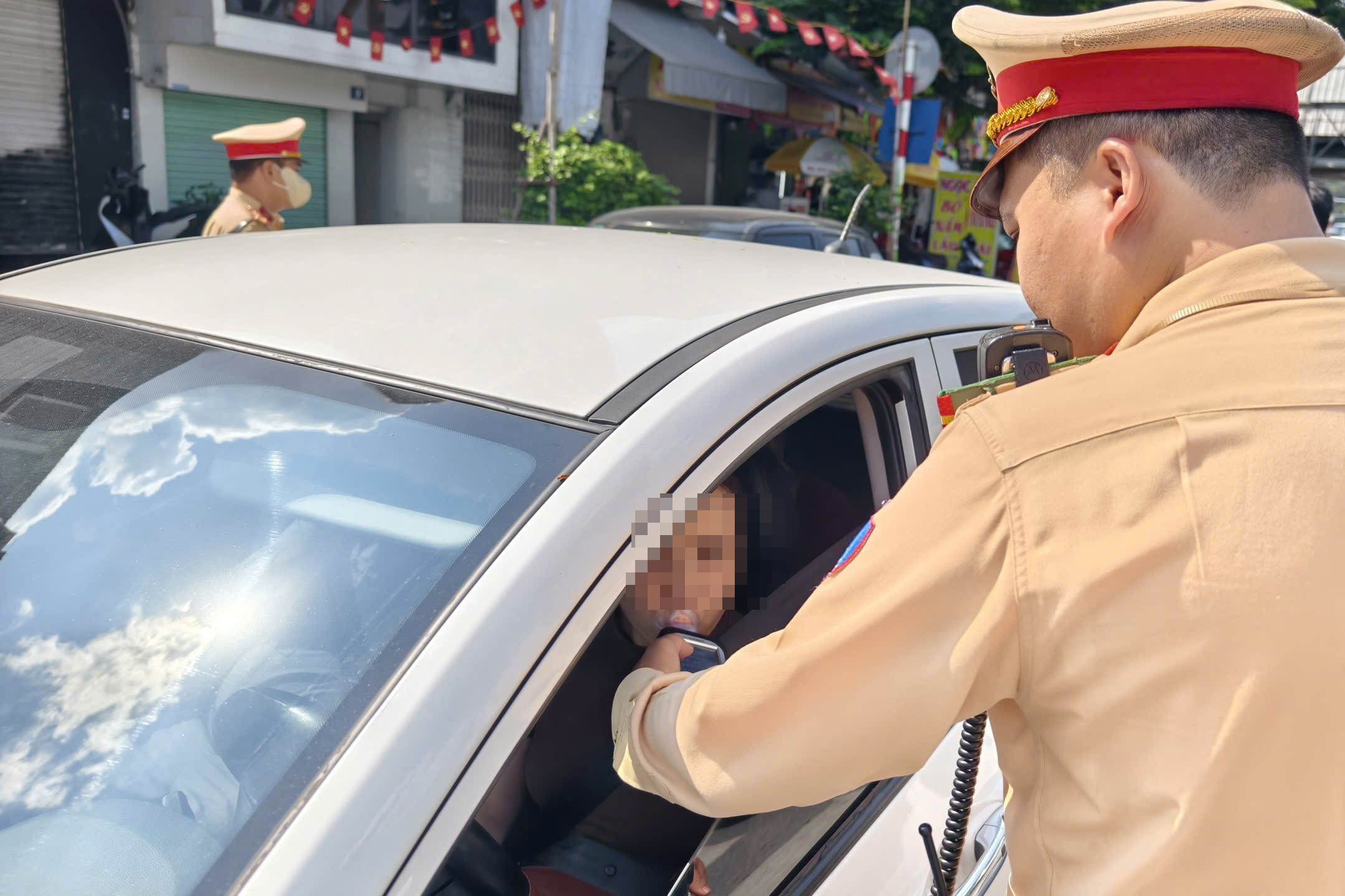 CSGT xử l&yacute; xuy&ecirc;n nghỉ lễ, nhiều t&agrave;i xế c&oacute; nồng độ cồn vượt mức "kịch khung" bị tạm giữ xe- Ảnh 4.