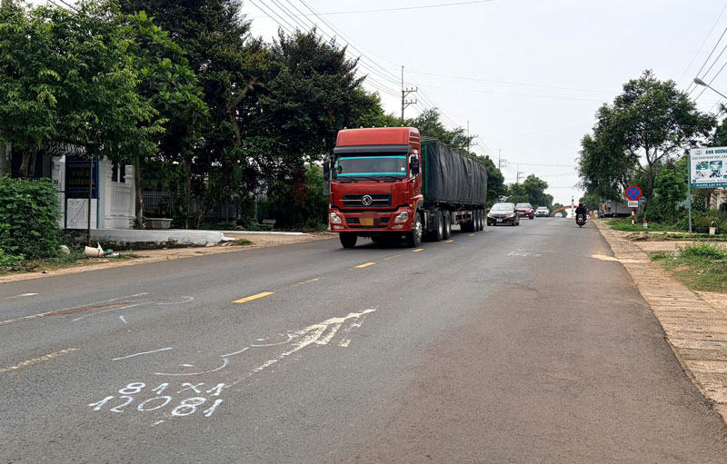 Vị tr&iacute; nơi xảy ra vụ tai nạn khiến 3 thanh ni&ecirc;n tử vong.