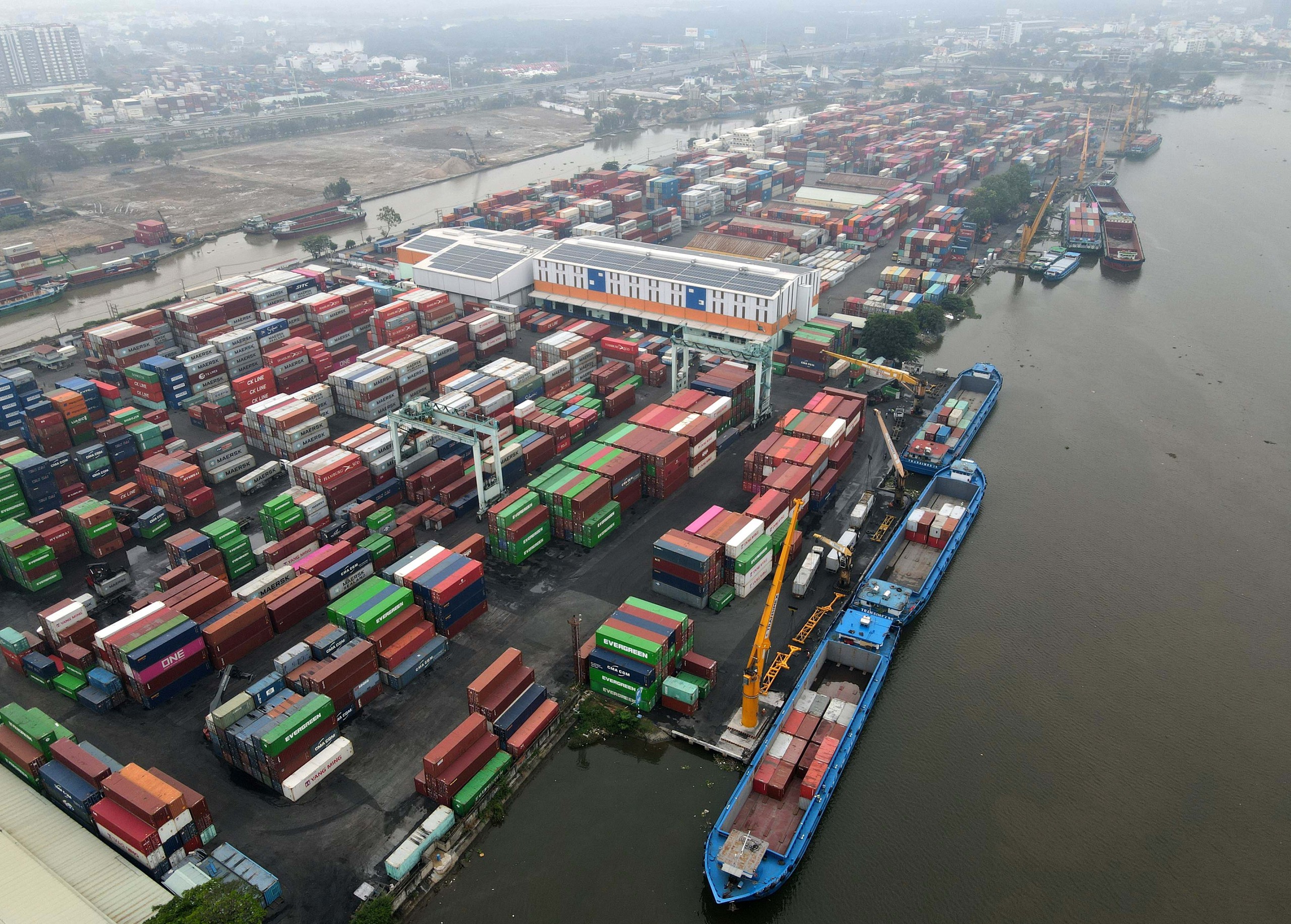 V&igrave; sao cần tối ưu h&oacute;a kết nối giao th&ocirc;ng v&agrave; khai th&aacute;c nh&oacute;m cảng biển số 4?- Ảnh 1.