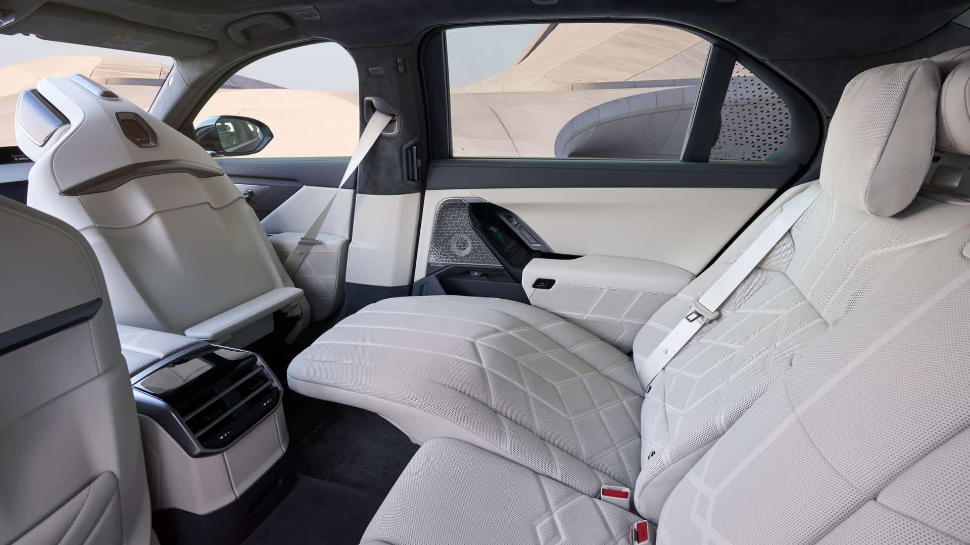 BMW 7 Series 2027 chạy điện đi được hơn 560 km sau một lần sạc- Ảnh 4.