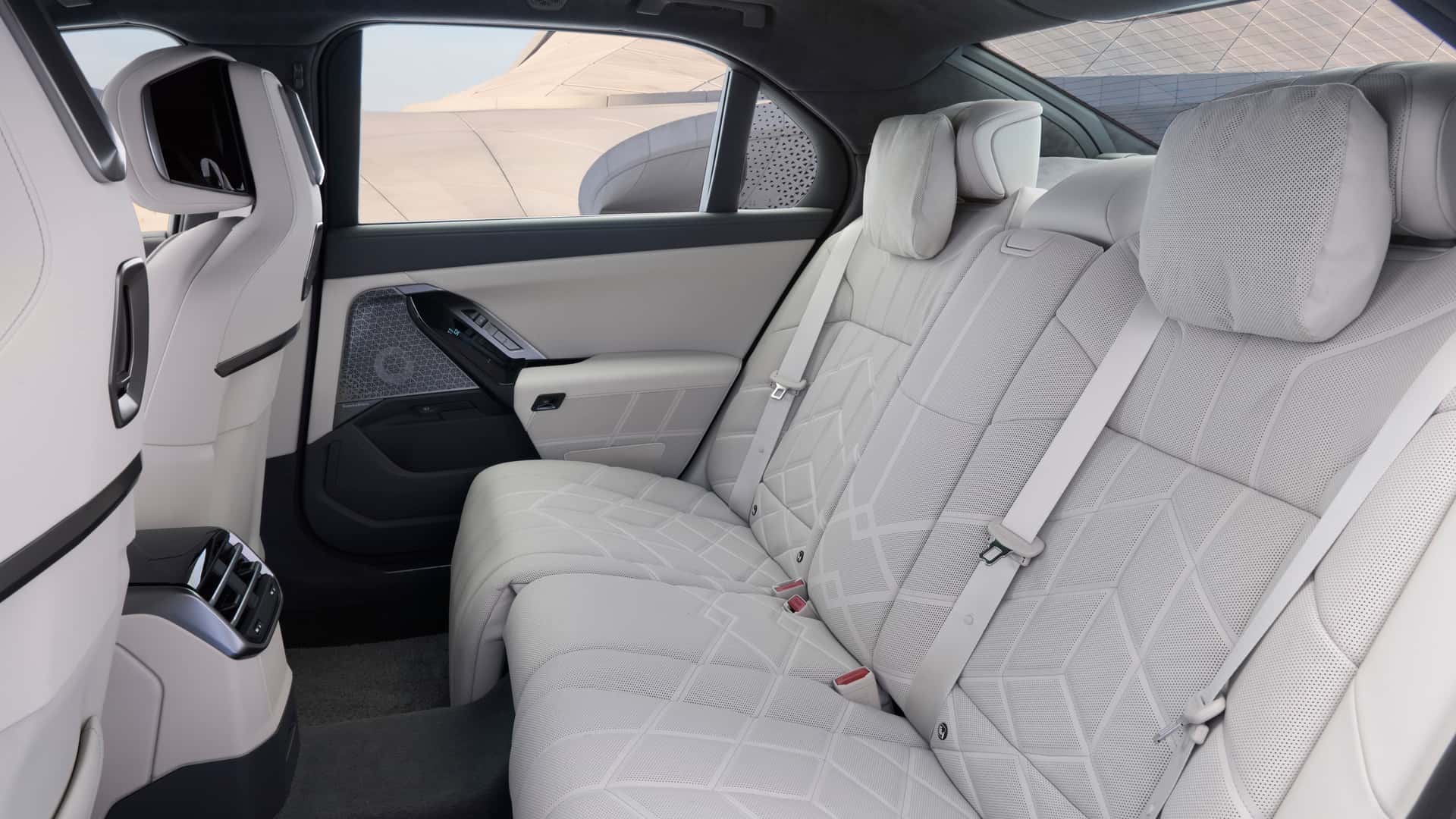 BMW 7 Series 2027 chạy điện đi được hơn 560 km sau một lần sạc- Ảnh 5.