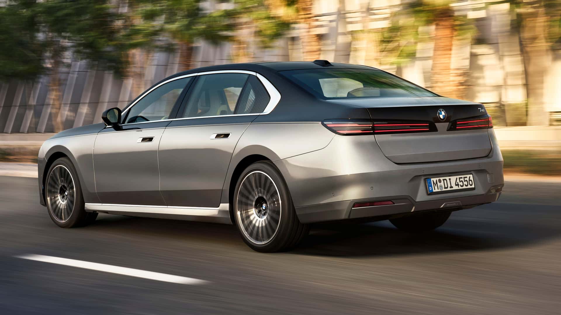 BMW 7 Series 2027 chạy điện đi được hơn 560 km sau một lần sạc- Ảnh 11.