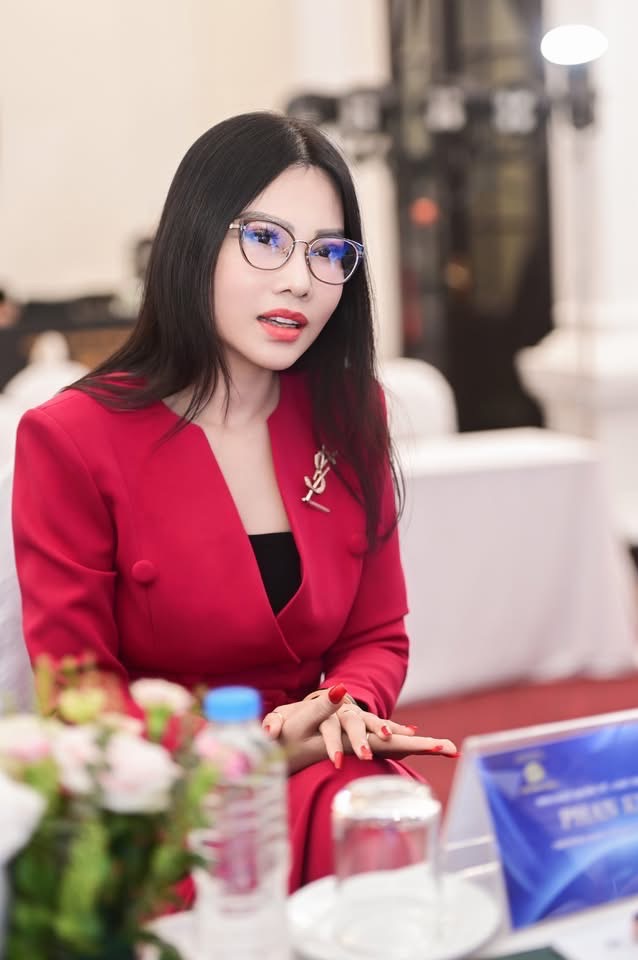 Nguyễn Khu&ecirc; Thu đăng quang Mrs Earth Vietnam 2026: H&agrave;nh tr&igrave;nh từ mất m&aacute;t đến vương miện- Ảnh 3.