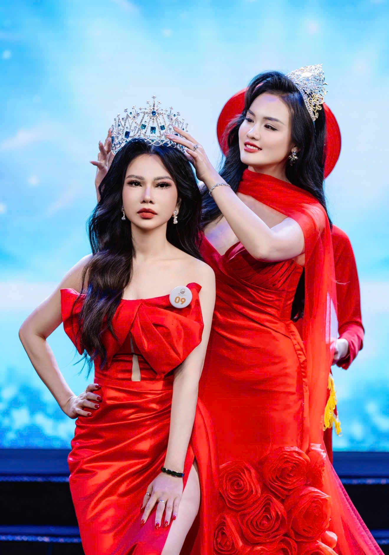 Nguyễn Khu&ecirc; Thu đăng quang Mrs Earth Vietnam 2026: H&agrave;nh tr&igrave;nh từ mất m&aacute;t đến vương miện- Ảnh 1.