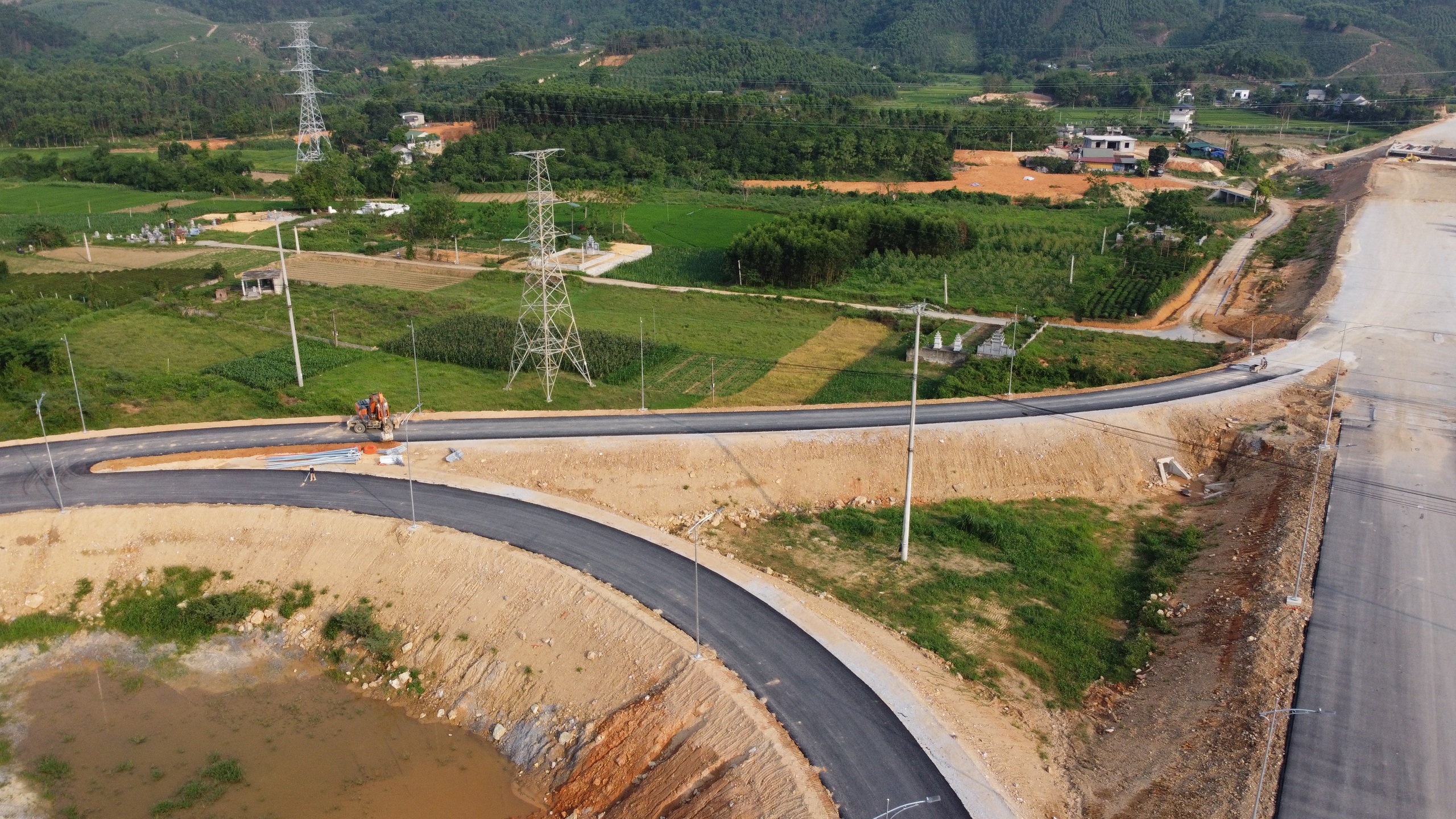 Cao tốc Tuy&ecirc;n Quang - H&agrave; Giang thi c&ocirc;ng &ldquo;3 ca, 4 k&iacute;p&rdquo;, tăng tốc về đ&iacute;ch- Ảnh 3.