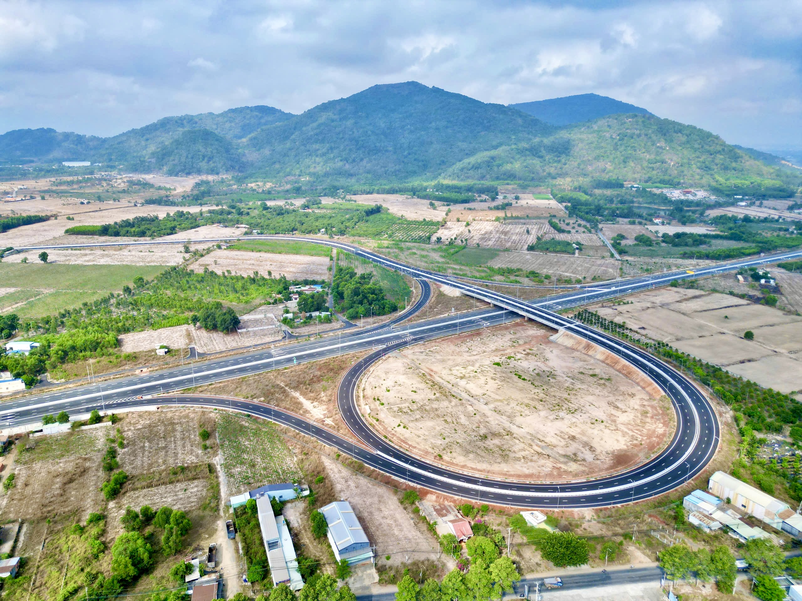 Chiều nay th&ocirc;ng xe cao tốc Bi&ecirc;n H&ograve;a - Vũng T&agrave;u, tốc độ tối đa 80km/h, chưa thu ph&iacute;- Ảnh 7.