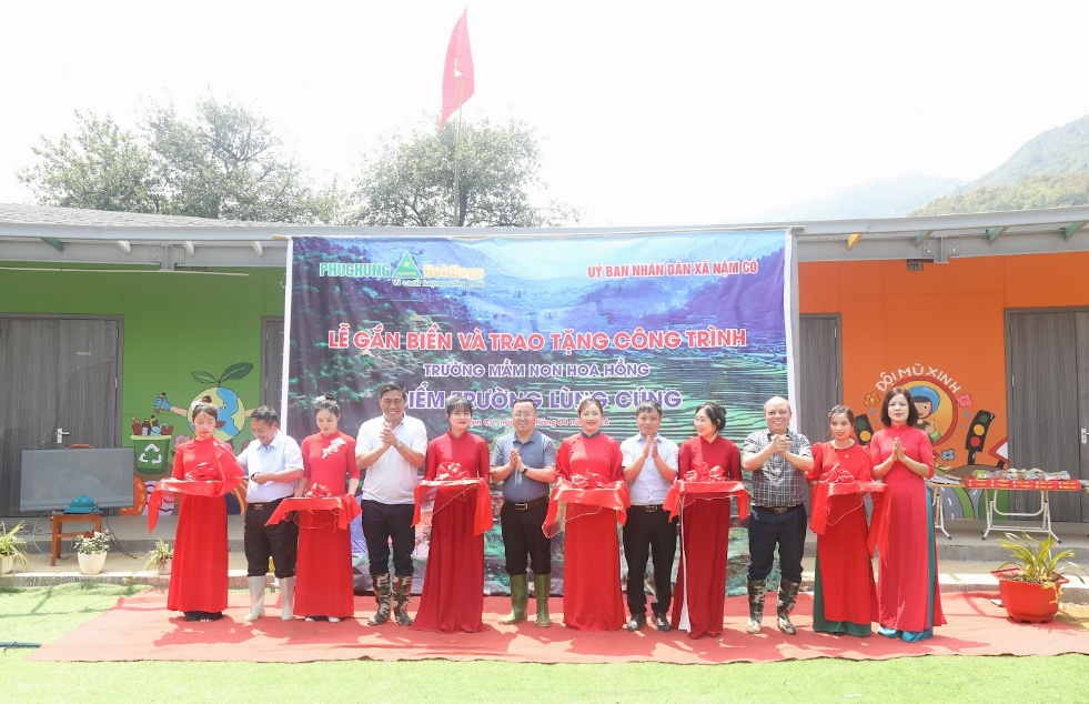 Phục Hưng Holdings trao tặng c&ocirc;ng tr&igrave;nh trường học tại L&agrave;o Cai- Ảnh 1.