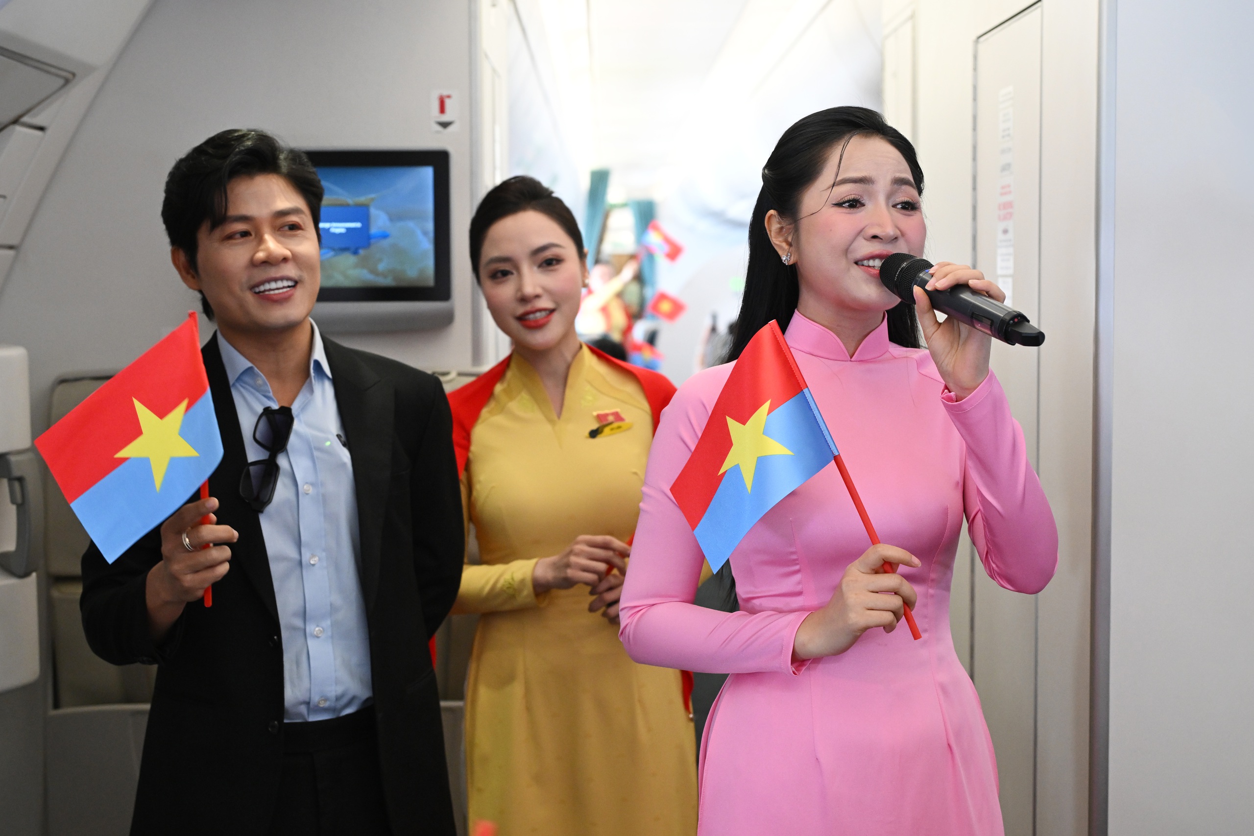 Chuyến bay đặc biệt kết nối c&aacute;c thế hệ dịp 30/4- Ảnh 3.