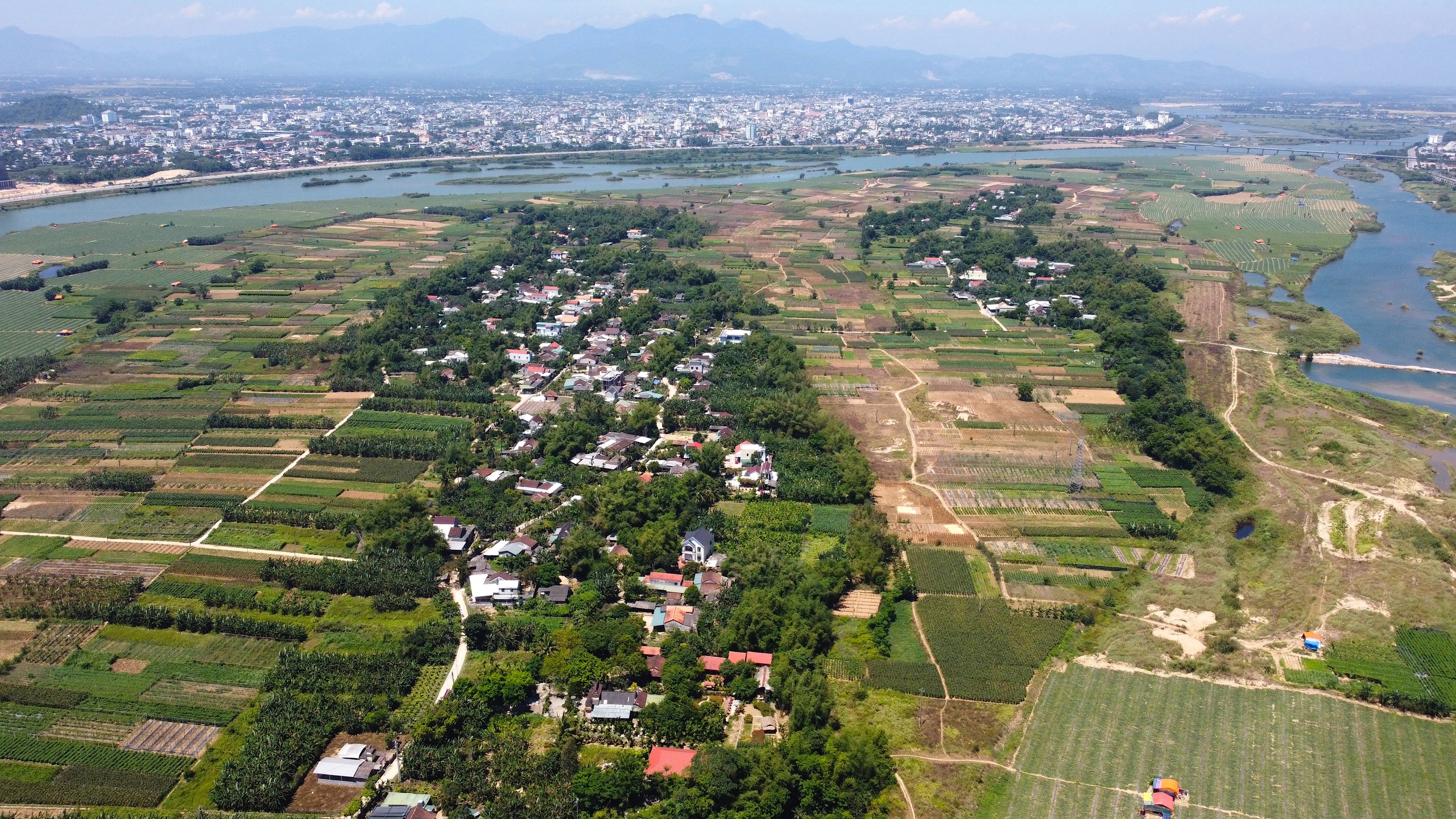 Quảng Ngãi xây khu đô thị gần 10.000 tỷ đồng giữa lòng sông Trà Khúc- Ảnh 3. Quảng Ngãi xây khu đô thị gần 10.000 tỷ đồng giữa lòng sông Trà Khúc- Ảnh 3.