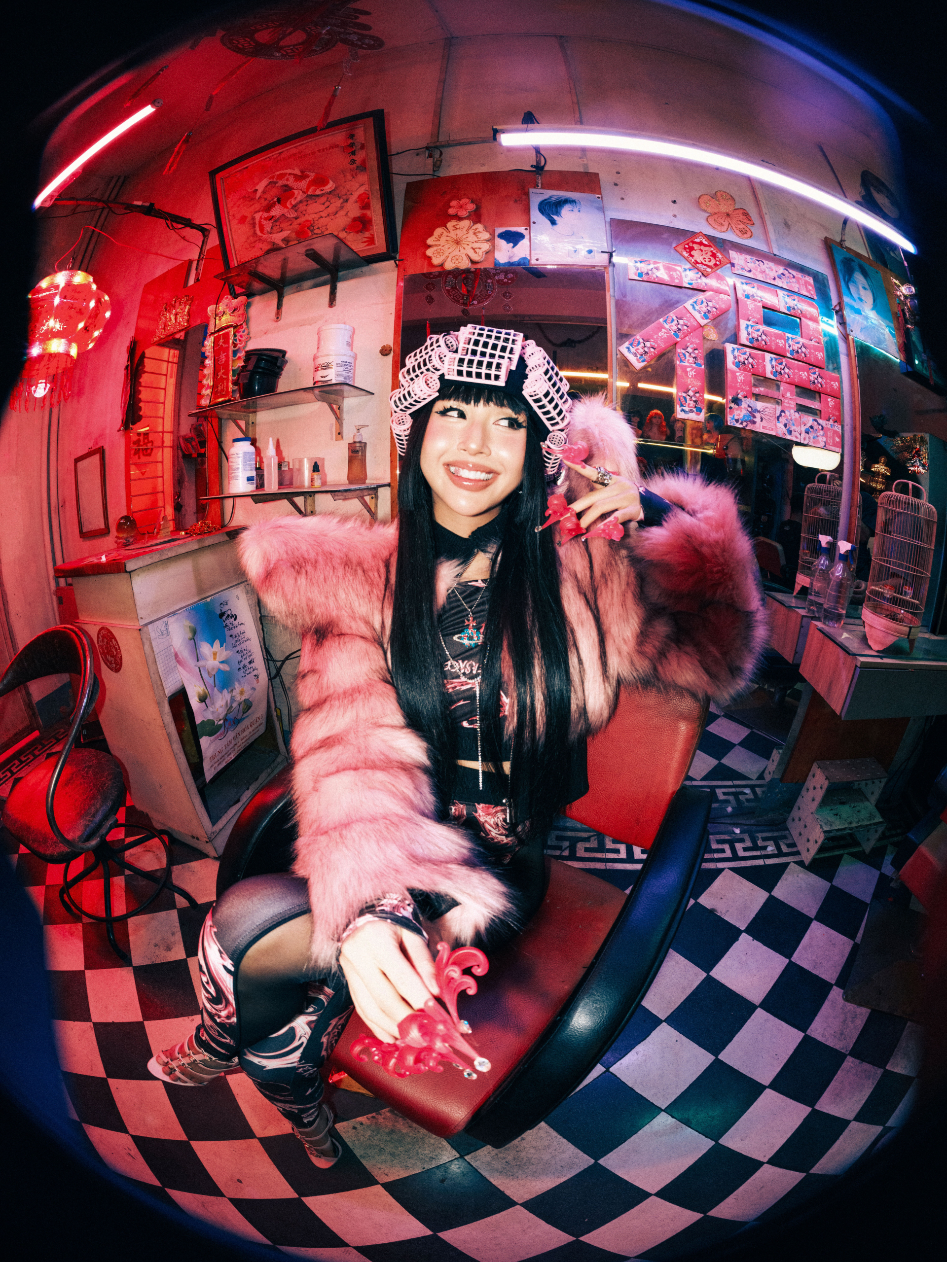 Fashionista Quỳnh Anh Shyn ra mắt MV đầu tay &ldquo;Girl phố&rdquo;- Ảnh 1.