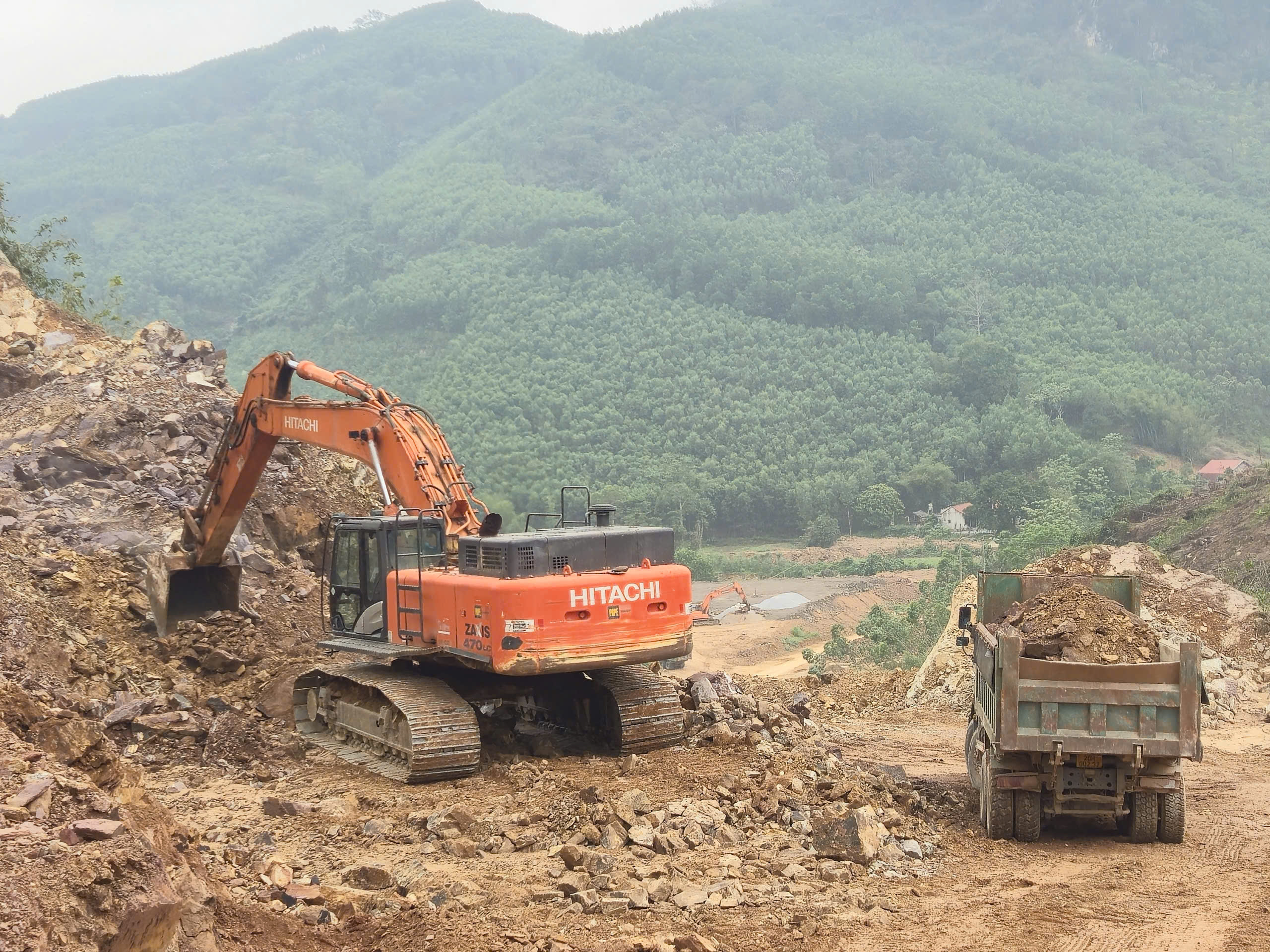 Giữ nhịp thi c&ocirc;ng giữa &ldquo;b&atilde;o gi&aacute;&rdquo; nhi&ecirc;n liệu ở c&aacute;c c&ocirc;ng tr&igrave;nh giao th&ocirc;ng Th&aacute;i Nguy&ecirc;n- Ảnh 8.