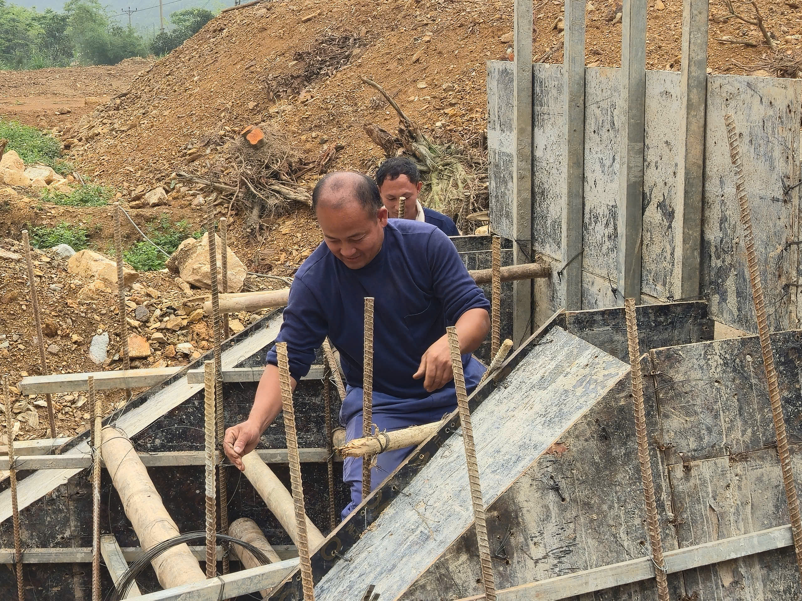 Giữ nhịp thi c&ocirc;ng giữa &ldquo;b&atilde;o gi&aacute;&rdquo; nhi&ecirc;n liệu ở c&aacute;c c&ocirc;ng tr&igrave;nh giao th&ocirc;ng Th&aacute;i Nguy&ecirc;n- Ảnh 5.