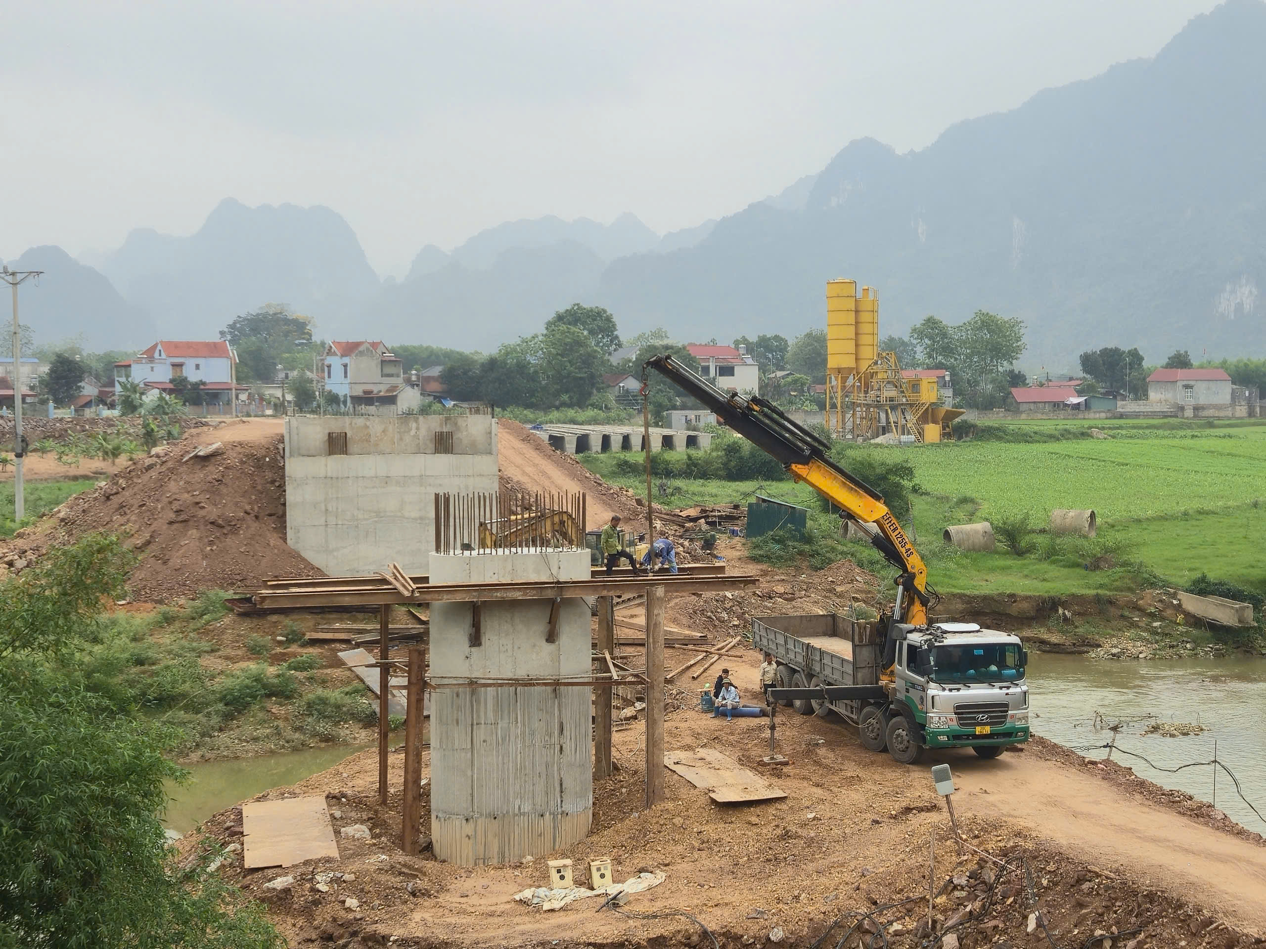 Giữ nhịp thi c&ocirc;ng giữa &ldquo;b&atilde;o gi&aacute;&rdquo; nhi&ecirc;n liệu ở c&aacute;c c&ocirc;ng tr&igrave;nh giao th&ocirc;ng Th&aacute;i Nguy&ecirc;n- Ảnh 4.