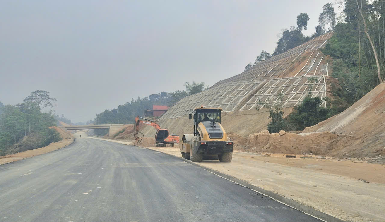 Cận cảnh Chiến dịch Đ&ocirc;ng Kh&ecirc;, gi&uacute;p đường cao tốc Đồng Đăng &ndash; Tr&agrave; Lĩnh về đ&iacute;ch- Ảnh 15.