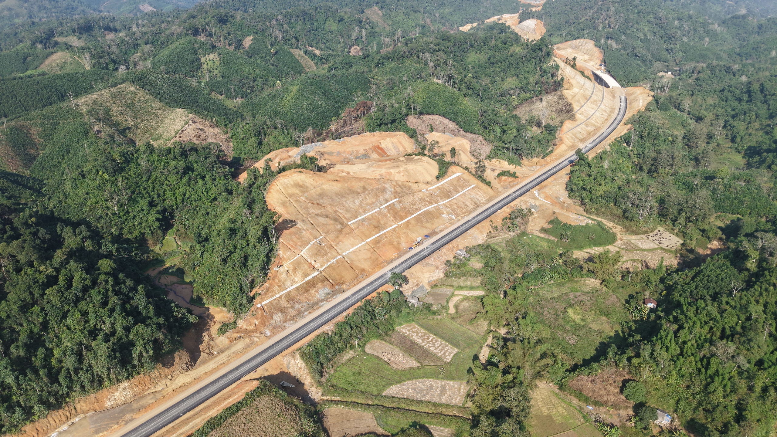 Cận cảnh Chiến dịch Đ&ocirc;ng Kh&ecirc;, gi&uacute;p đường cao tốc Đồng Đăng &ndash; Tr&agrave; Lĩnh về đ&iacute;ch- Ảnh 7.