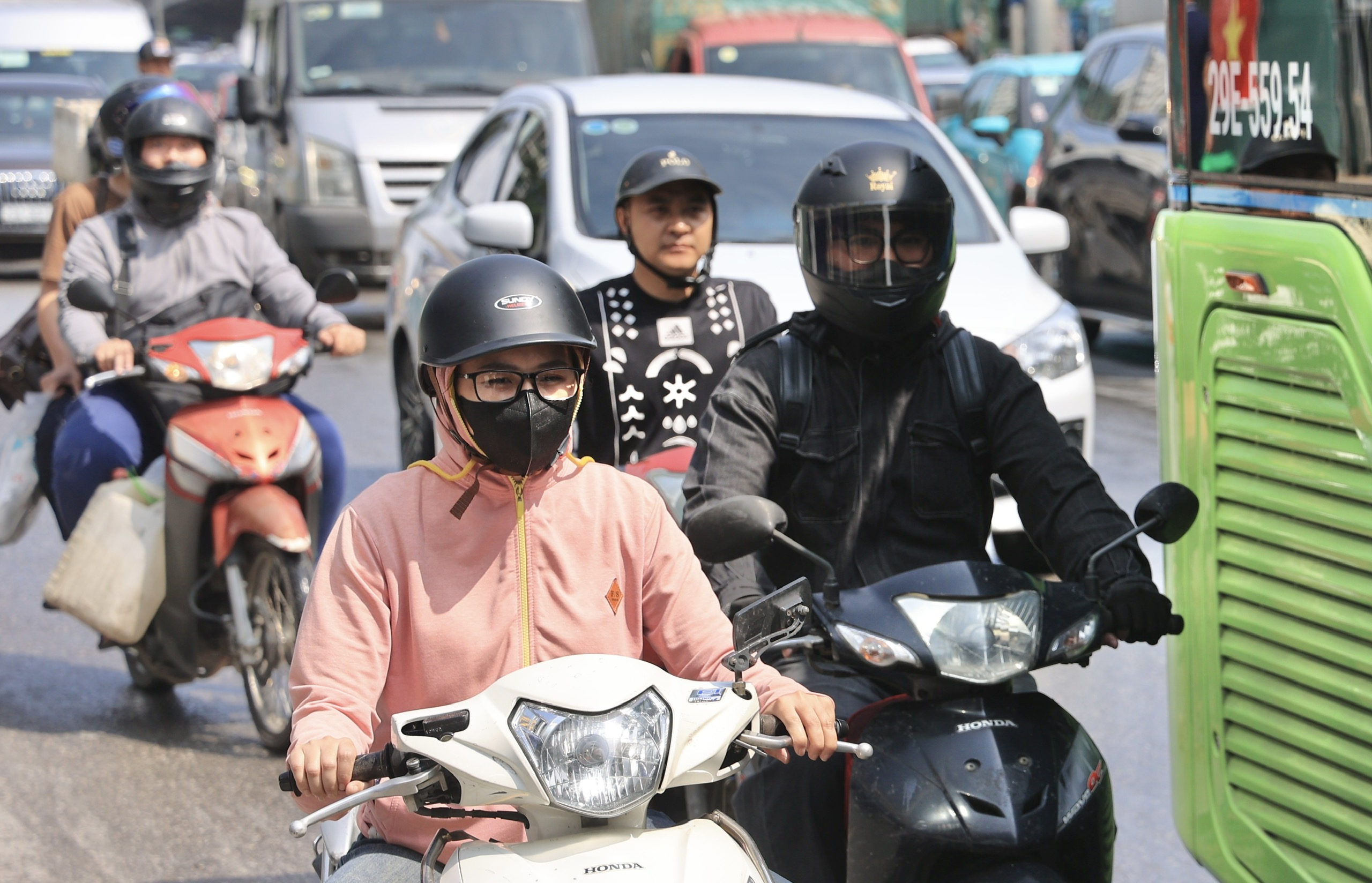 Ng&agrave;y đầu nghỉ lễ: Giao th&ocirc;ng cửa ng&otilde; H&agrave; Nội qu&aacute; tải, nhiều tuyến đường kẹt cứng- Ảnh 5.