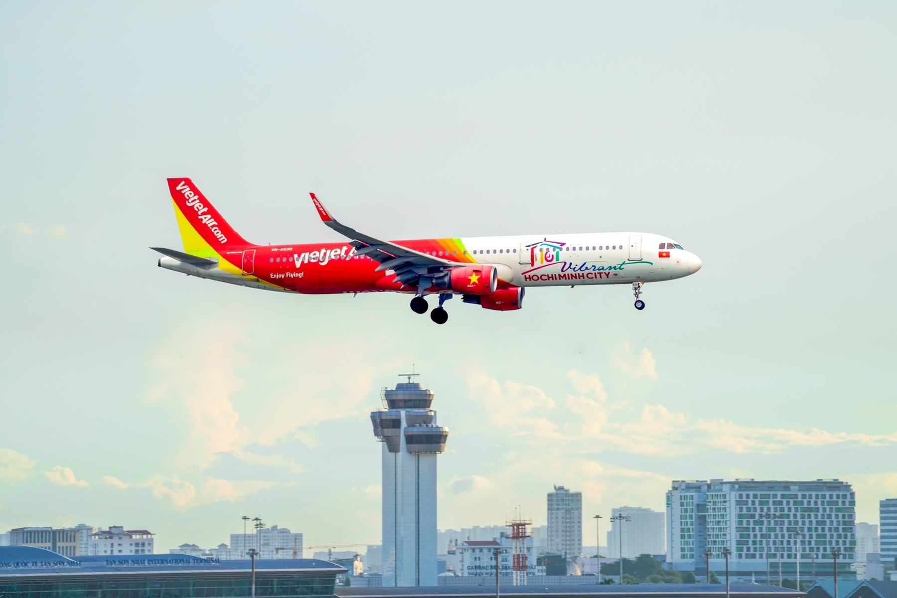 Bay giữa sắc đỏ tự h&agrave;o, Vietjet ch&agrave;o mừng đại lễ 30/4- Ảnh 12.