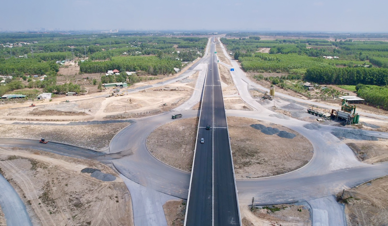 Giữ nhịp thi c&ocirc;ng xuy&ecirc;n lễ, đẩy tiến độ c&aacute;c dự &aacute;n hạ tầng trọng điểm ở TP Đồng Nai- Ảnh 1.