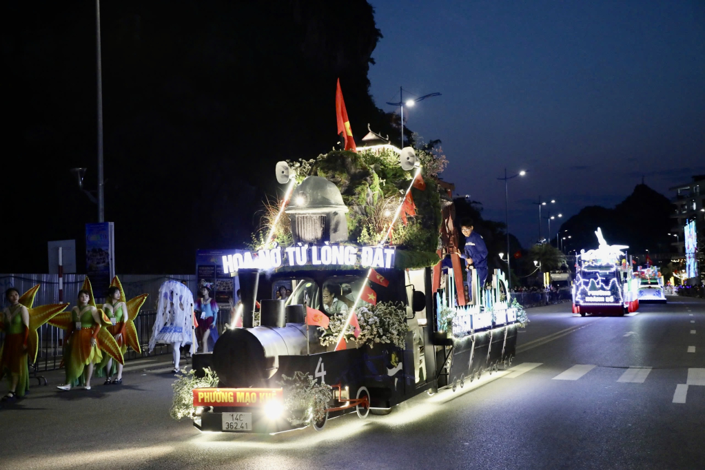 Carnaval Hạ Long 2026 rực rỡ sắc m&agrave;u, khuấy động đ&ecirc;m hội b&ecirc;n bờ di sản- Ảnh 7.