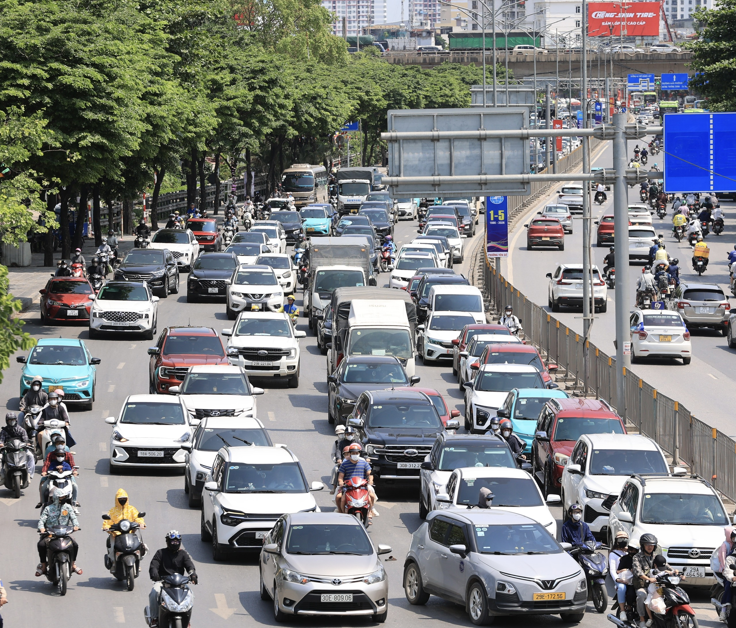 Ng&agrave;y đầu nghỉ lễ: Giao th&ocirc;ng cửa ng&otilde; H&agrave; Nội qu&aacute; tải, nhiều tuyến đường kẹt cứng- Ảnh 9.