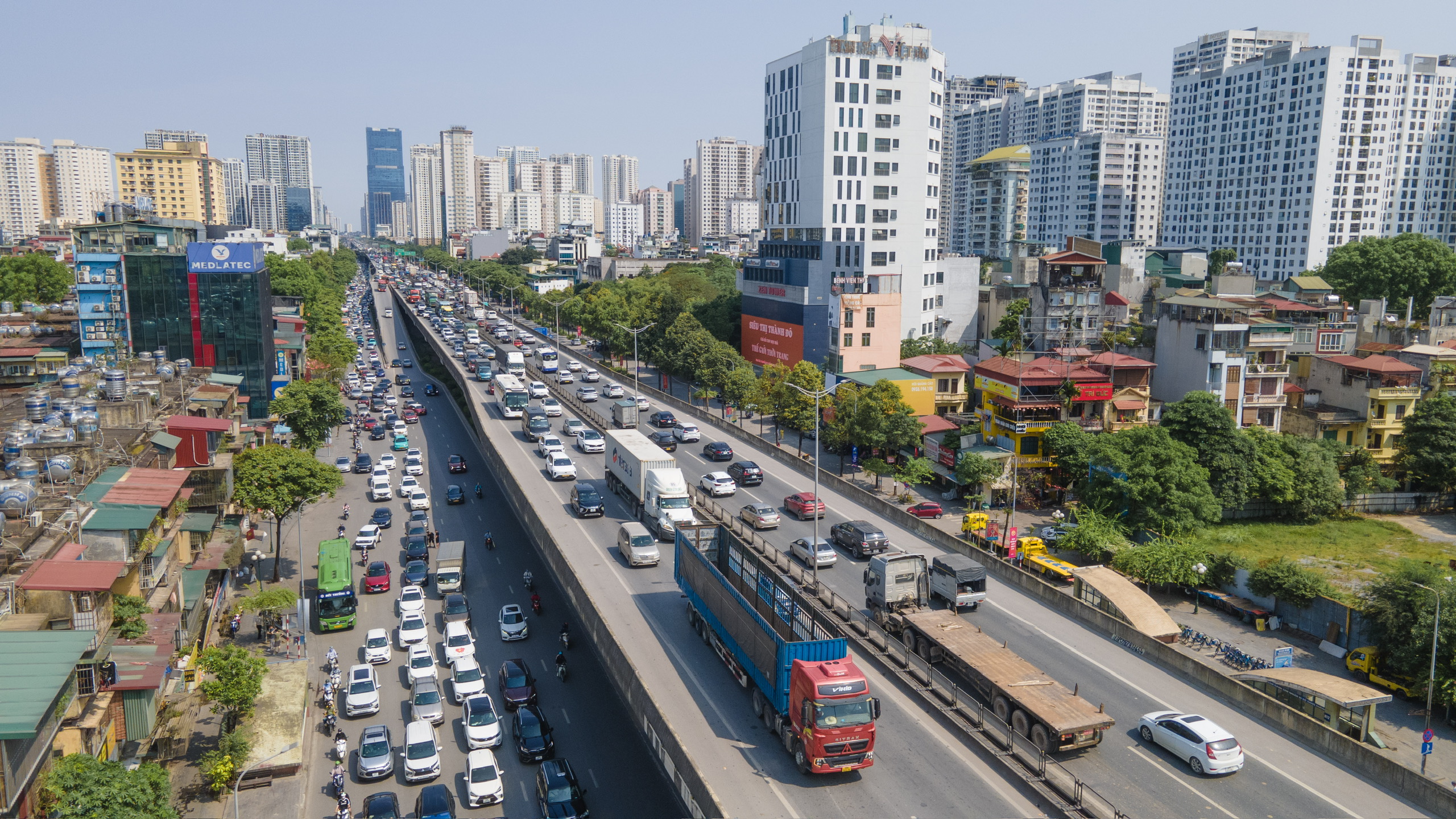 Ng&agrave;y đầu nghỉ lễ: Giao th&ocirc;ng cửa ng&otilde; H&agrave; Nội qu&aacute; tải, nhiều tuyến đường kẹt cứng- Ảnh 1.