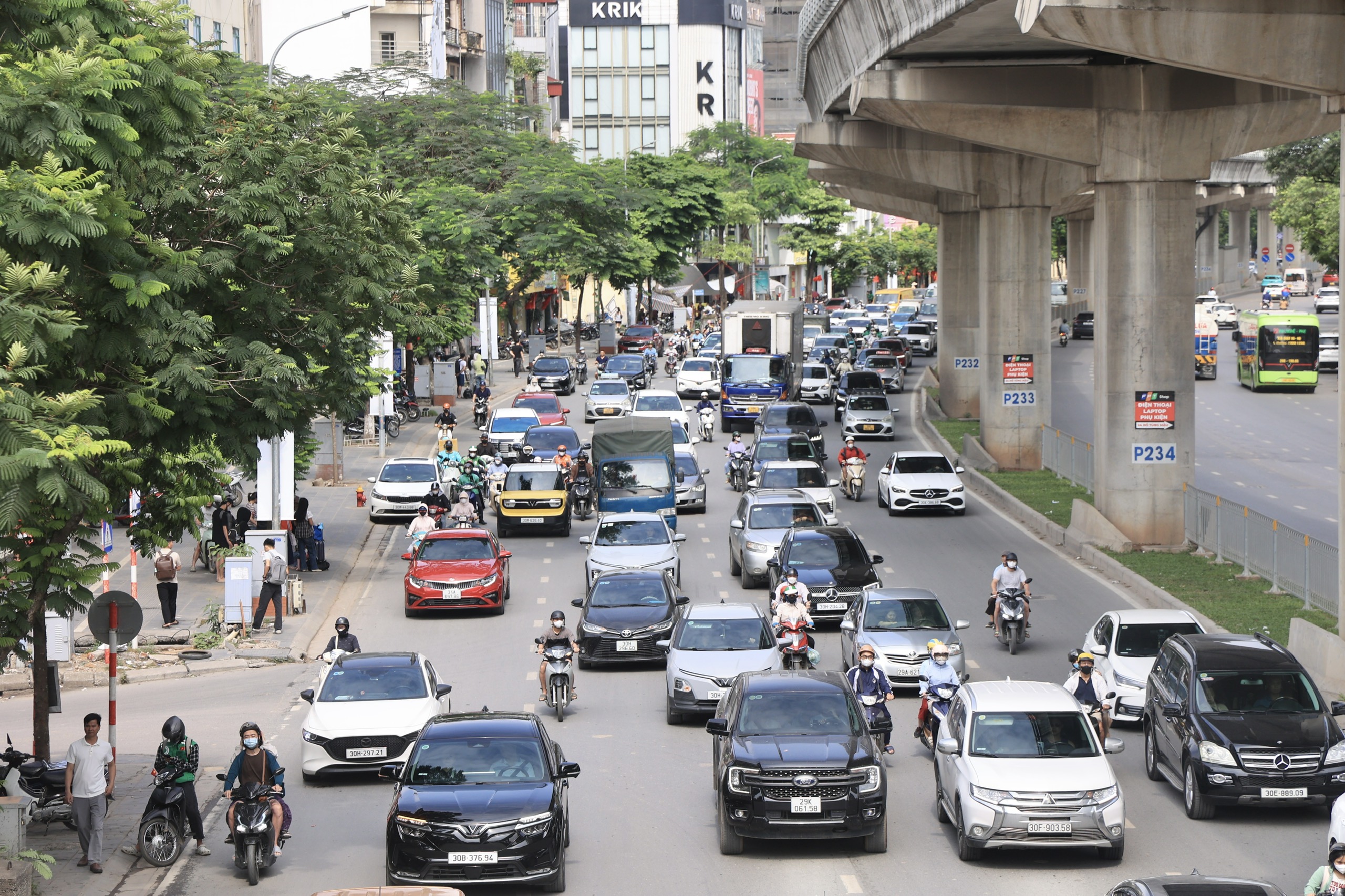 Ng&agrave;y đầu nghỉ lễ: Giao th&ocirc;ng cửa ng&otilde; H&agrave; Nội qu&aacute; tải, nhiều tuyến đường kẹt cứng- Ảnh 11.