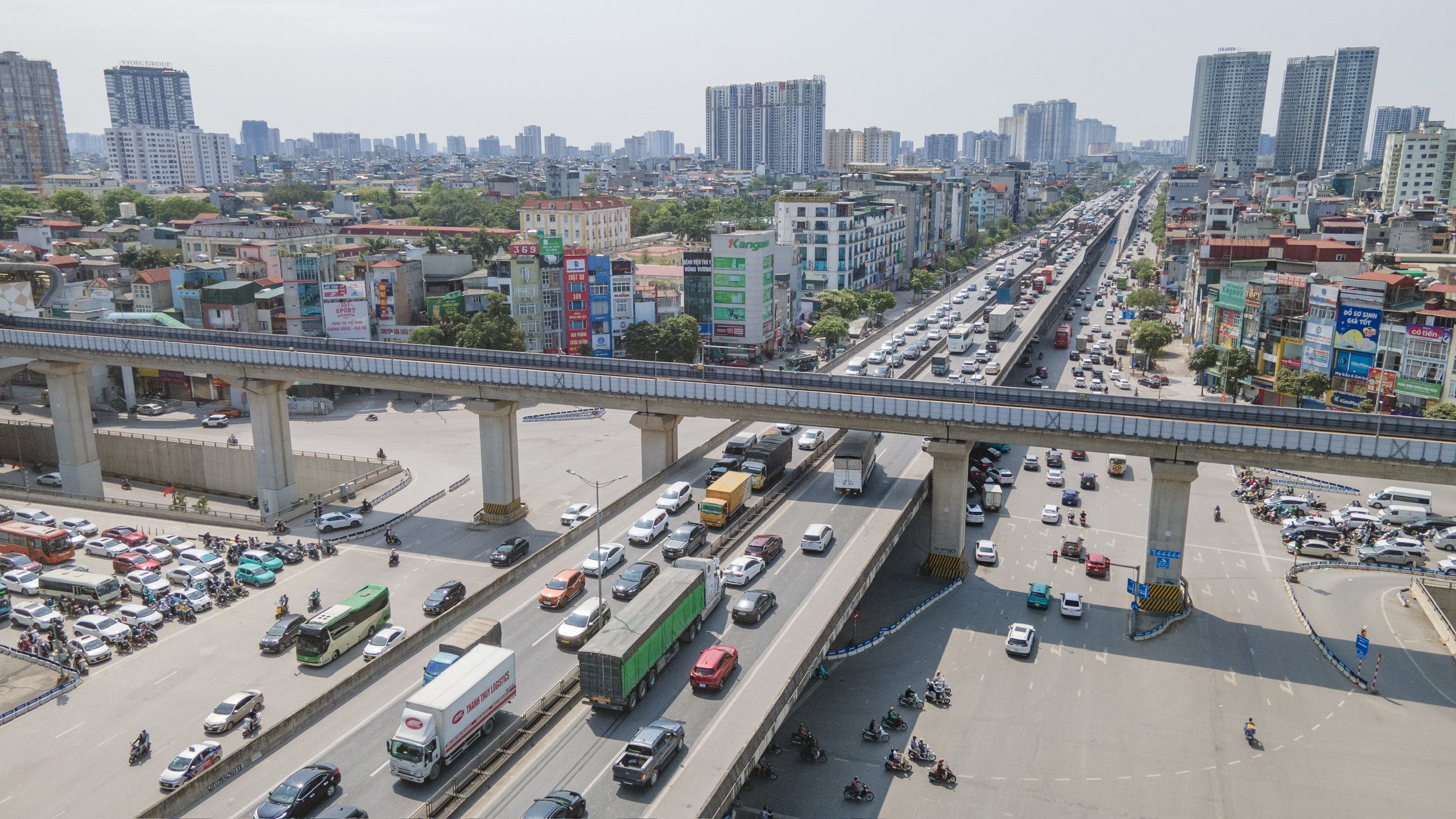 Ng&agrave;y đầu nghỉ lễ: Giao th&ocirc;ng cửa ng&otilde; H&agrave; Nội qu&aacute; tải, nhiều tuyến đường kẹt cứng- Ảnh 2.