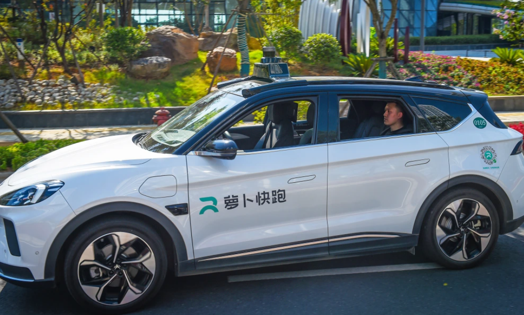 SCMP: Trung Quốc thắt chặt quy tr&igrave;nh cấp ph&eacute;p taxi tự l&aacute;i sau sự cố ở Vũ H&aacute;n- Ảnh 1.