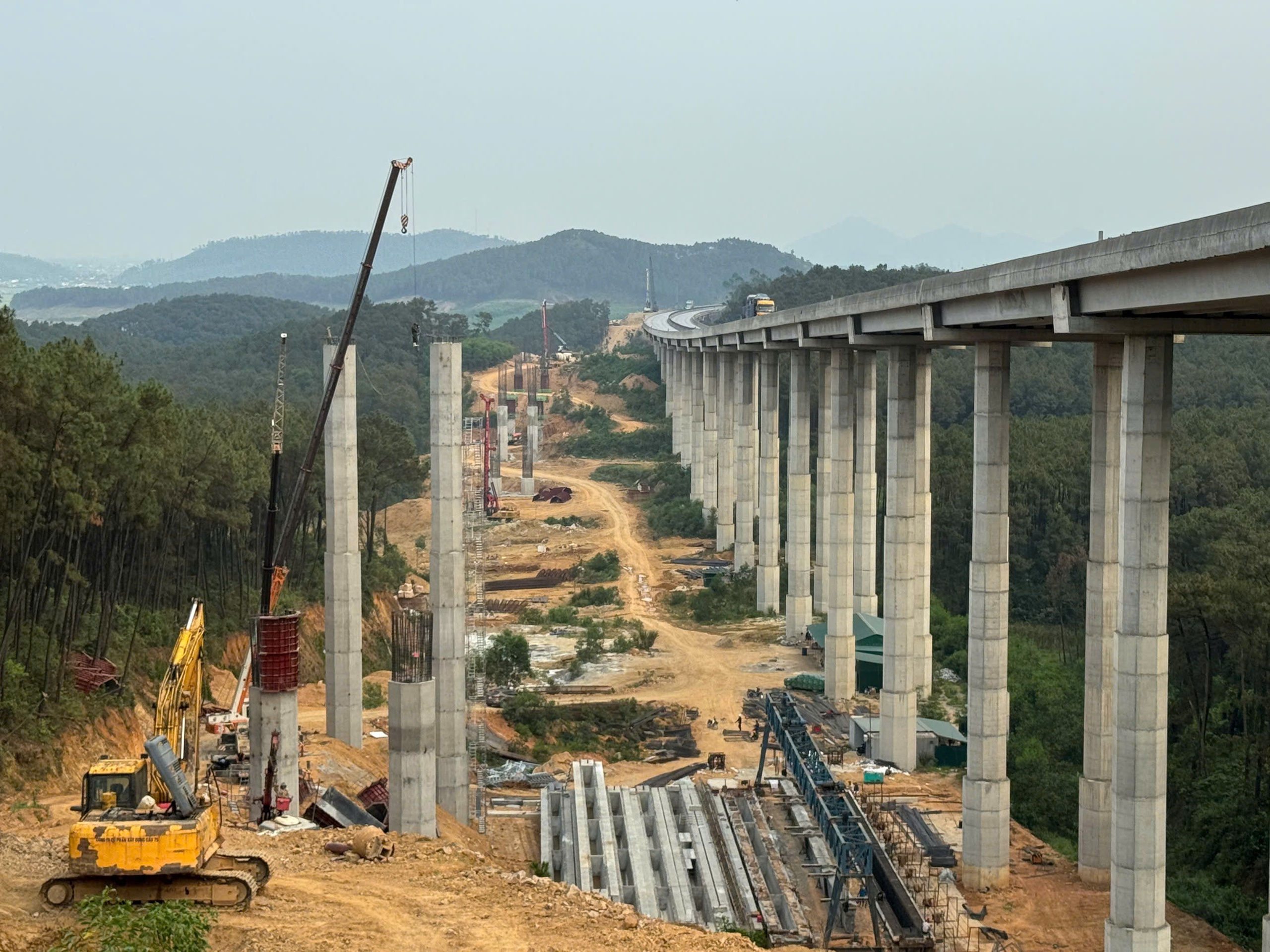 Xuy&ecirc;n lễ thi c&ocirc;ng hầm Thần Vũ đoạn Diễn Ch&acirc;u - B&atilde;i Vọt- Ảnh 1.