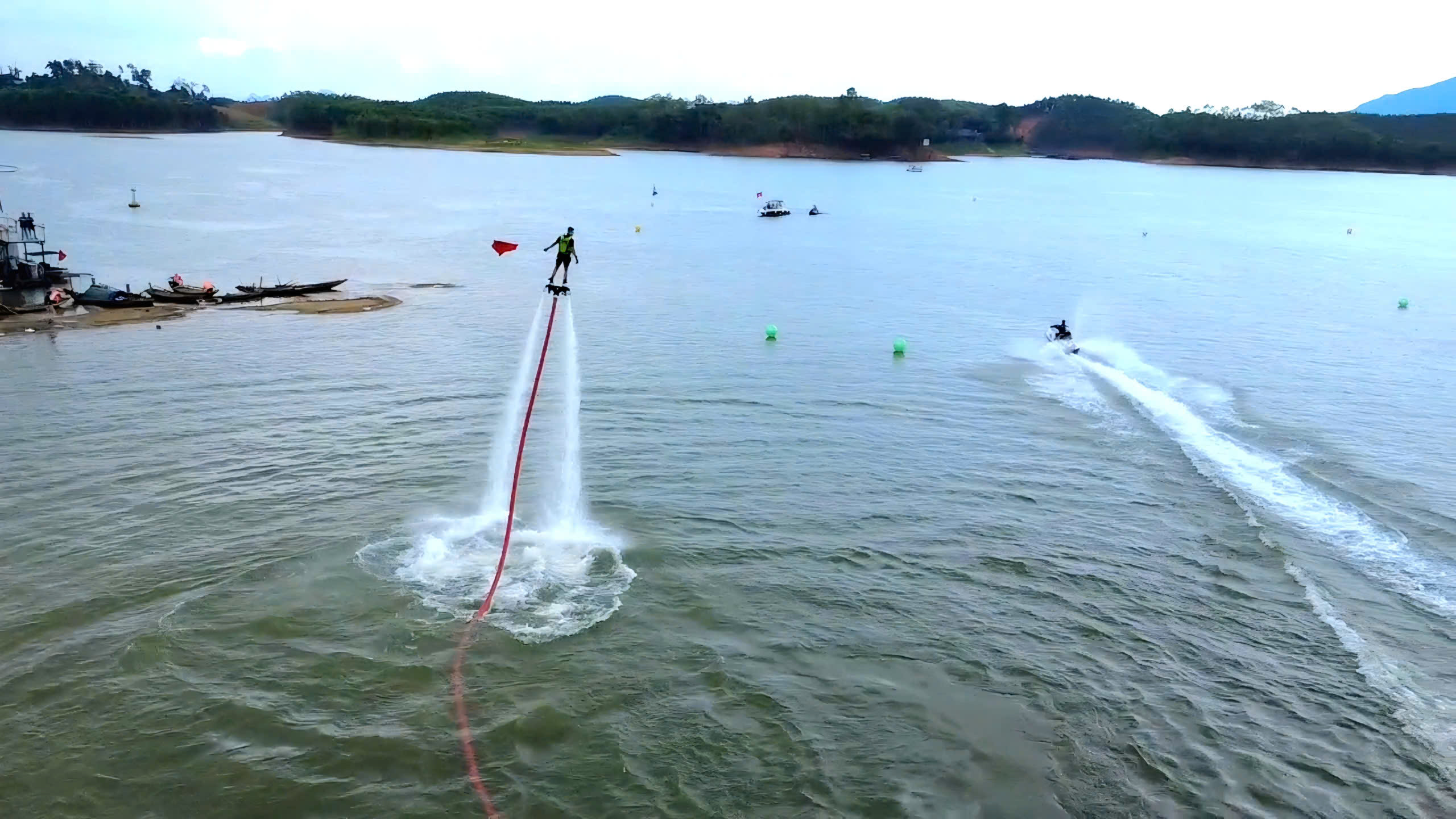 CSGT L&agrave;o Cai giữ b&igrave;nh y&ecirc;n Hồ Th&aacute;c B&agrave; dịp nghỉ lễ 30/4 - 1/5- Ảnh 14.