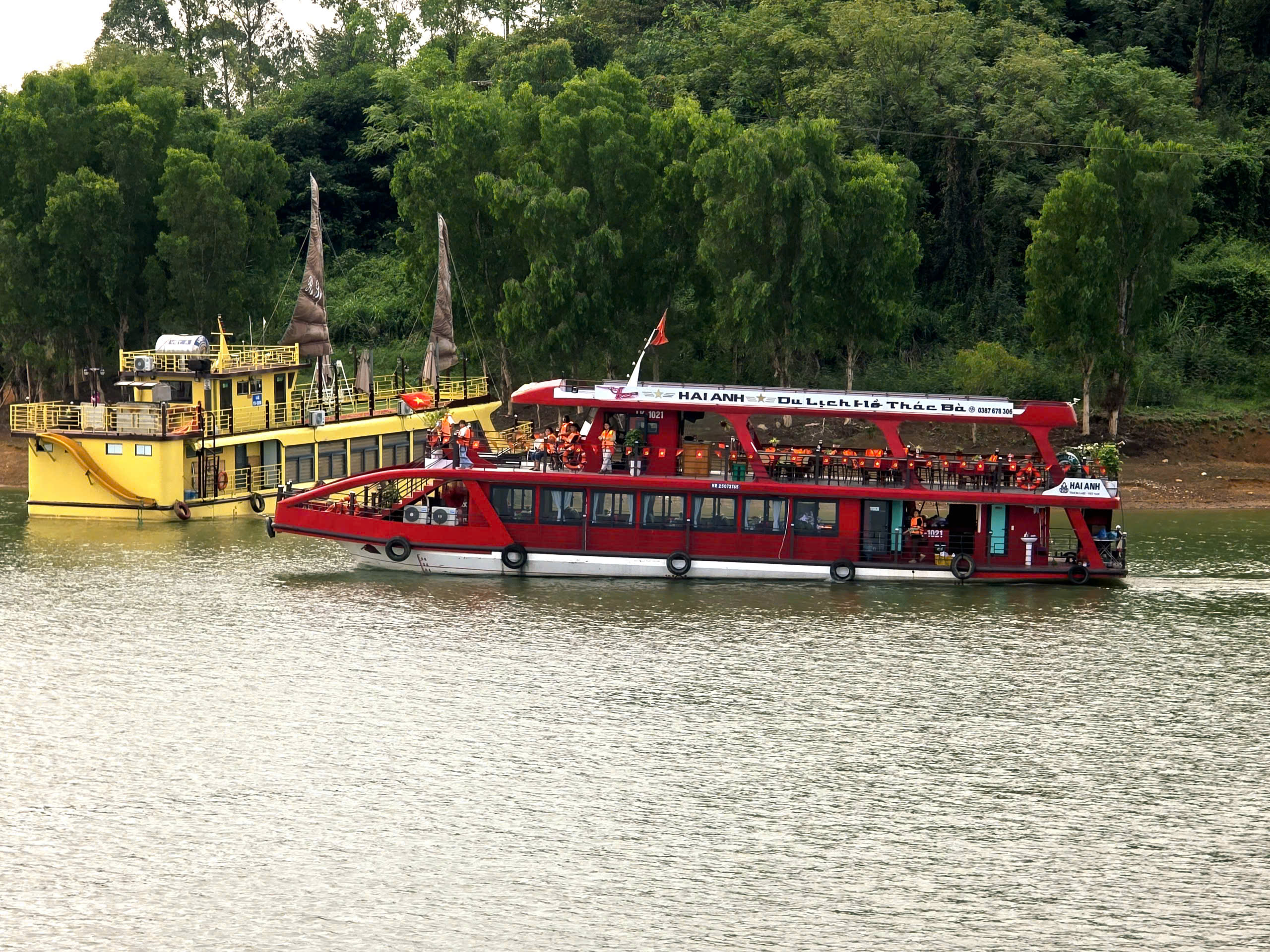 CSGT L&agrave;o Cai giữ b&igrave;nh y&ecirc;n Hồ Th&aacute;c B&agrave; dịp nghỉ lễ 30/4 - 1/5- Ảnh 12.