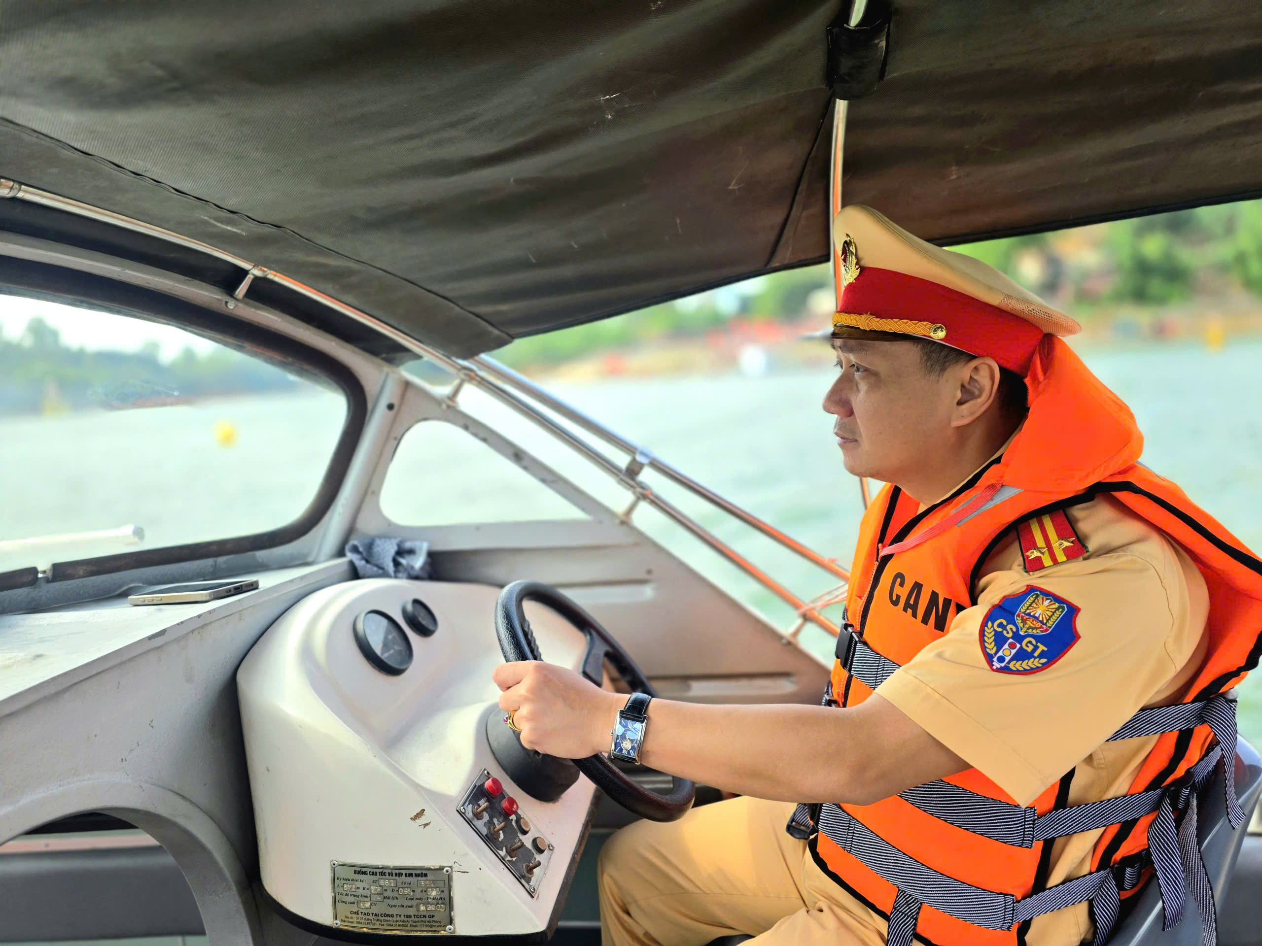 CSGT L&agrave;o Cai giữ b&igrave;nh y&ecirc;n Hồ Th&aacute;c B&agrave; dịp nghỉ lễ 30/4 - 1/5- Ảnh 3.