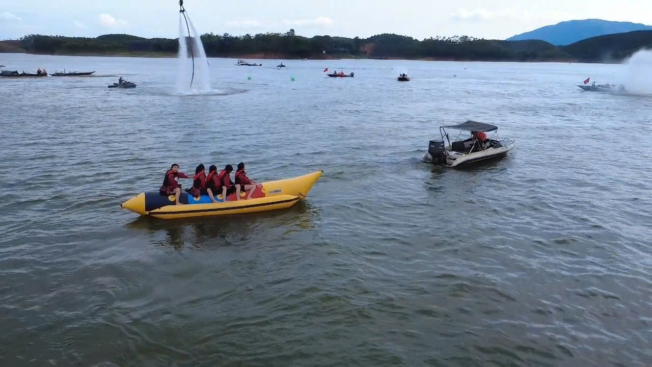 CSGT L&agrave;o Cai giữ b&igrave;nh y&ecirc;n Hồ Th&aacute;c B&agrave; dịp nghỉ lễ 30/4 - 1/5- Ảnh 16.