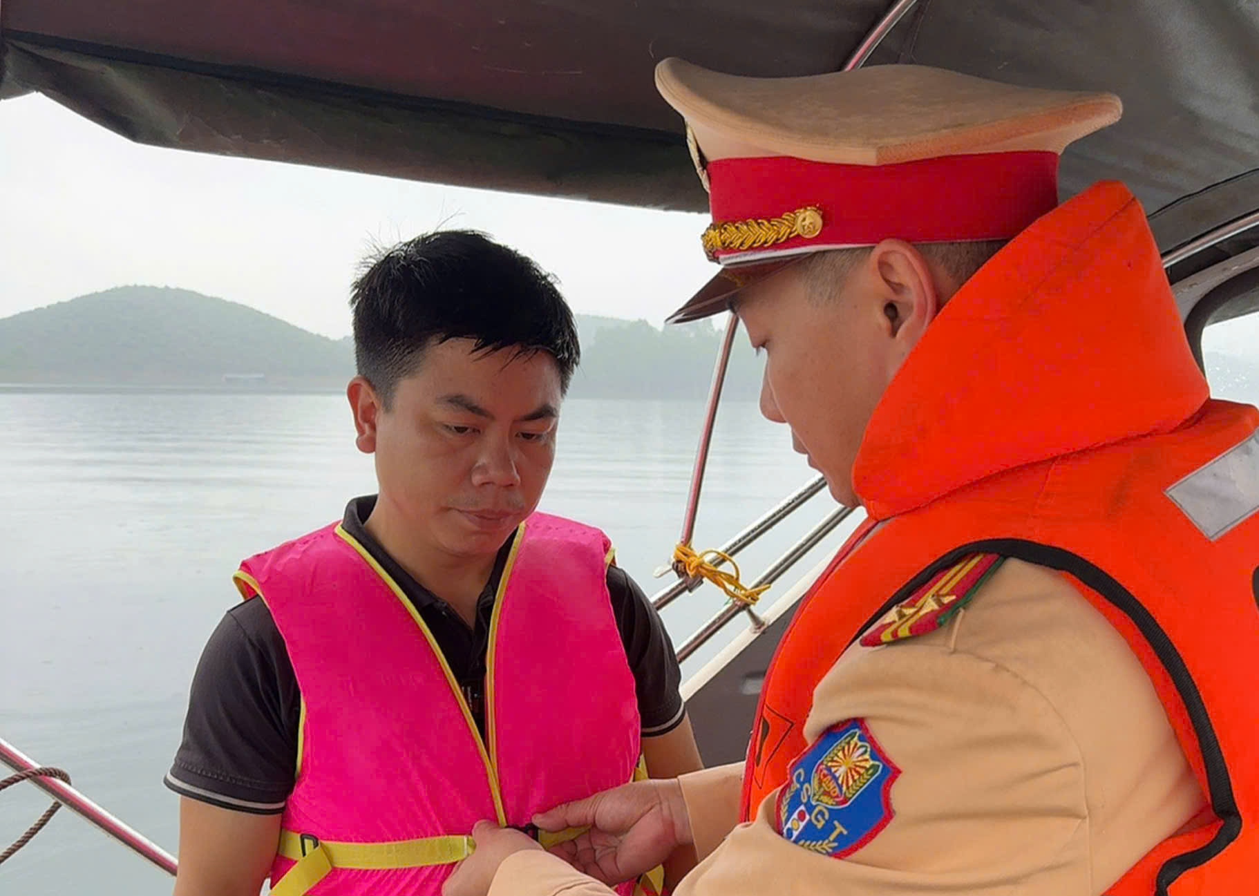 CSGT L&agrave;o Cai giữ b&igrave;nh y&ecirc;n Hồ Th&aacute;c B&agrave; dịp nghỉ lễ 30/4 - 1/5- Ảnh 20.