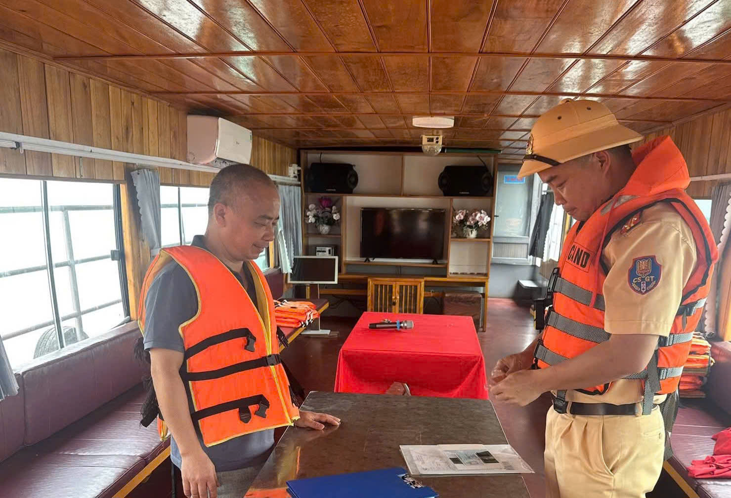 CSGT L&agrave;o Cai giữ b&igrave;nh y&ecirc;n Hồ Th&aacute;c B&agrave; dịp nghỉ lễ 30/4 - 1/5- Ảnh 25.