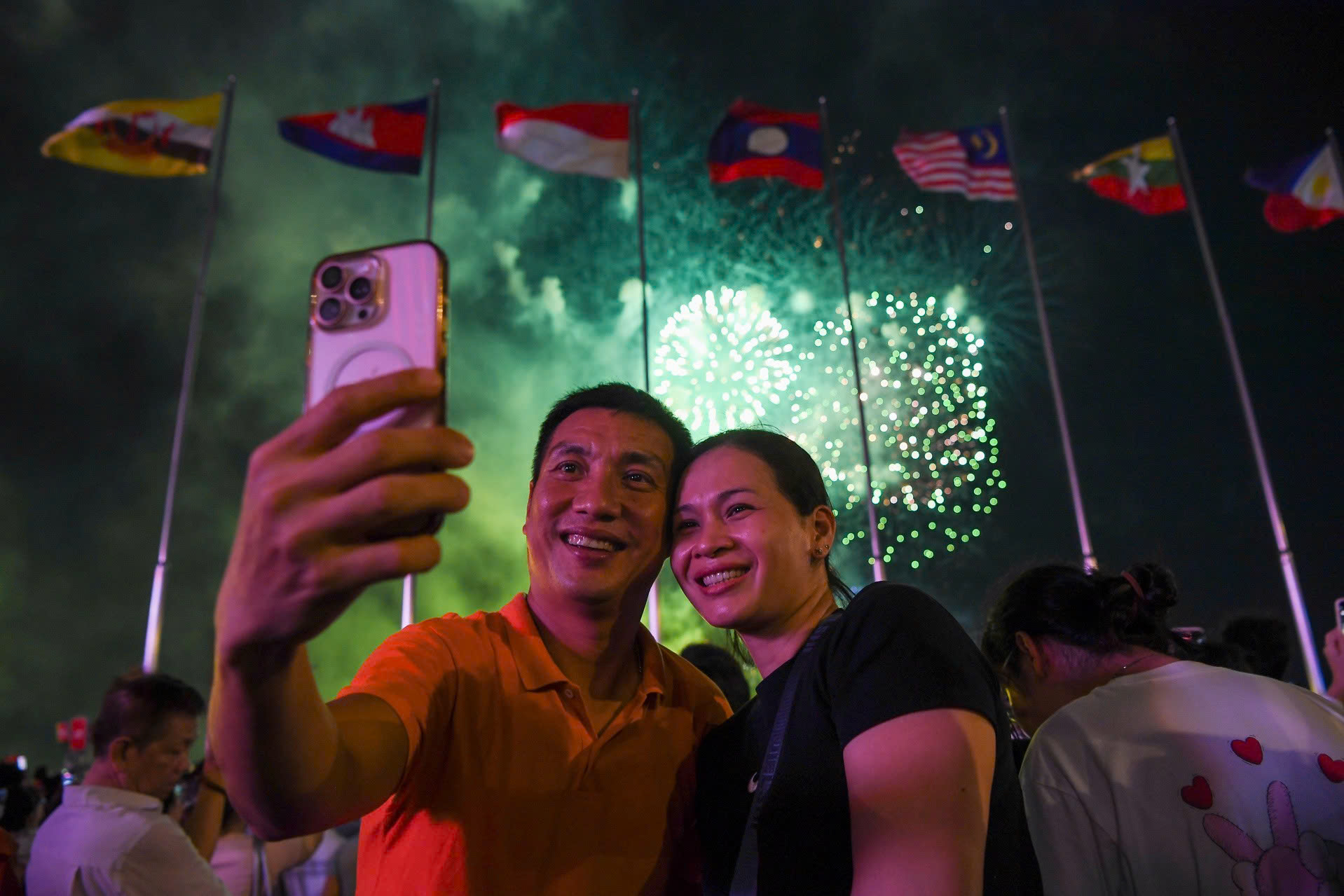 Ph&aacute;o hoa rực s&aacute;ng bầu trời phương Nam ch&agrave;o mừng 51 năm ng&agrave;y thống nhất- Ảnh 6.