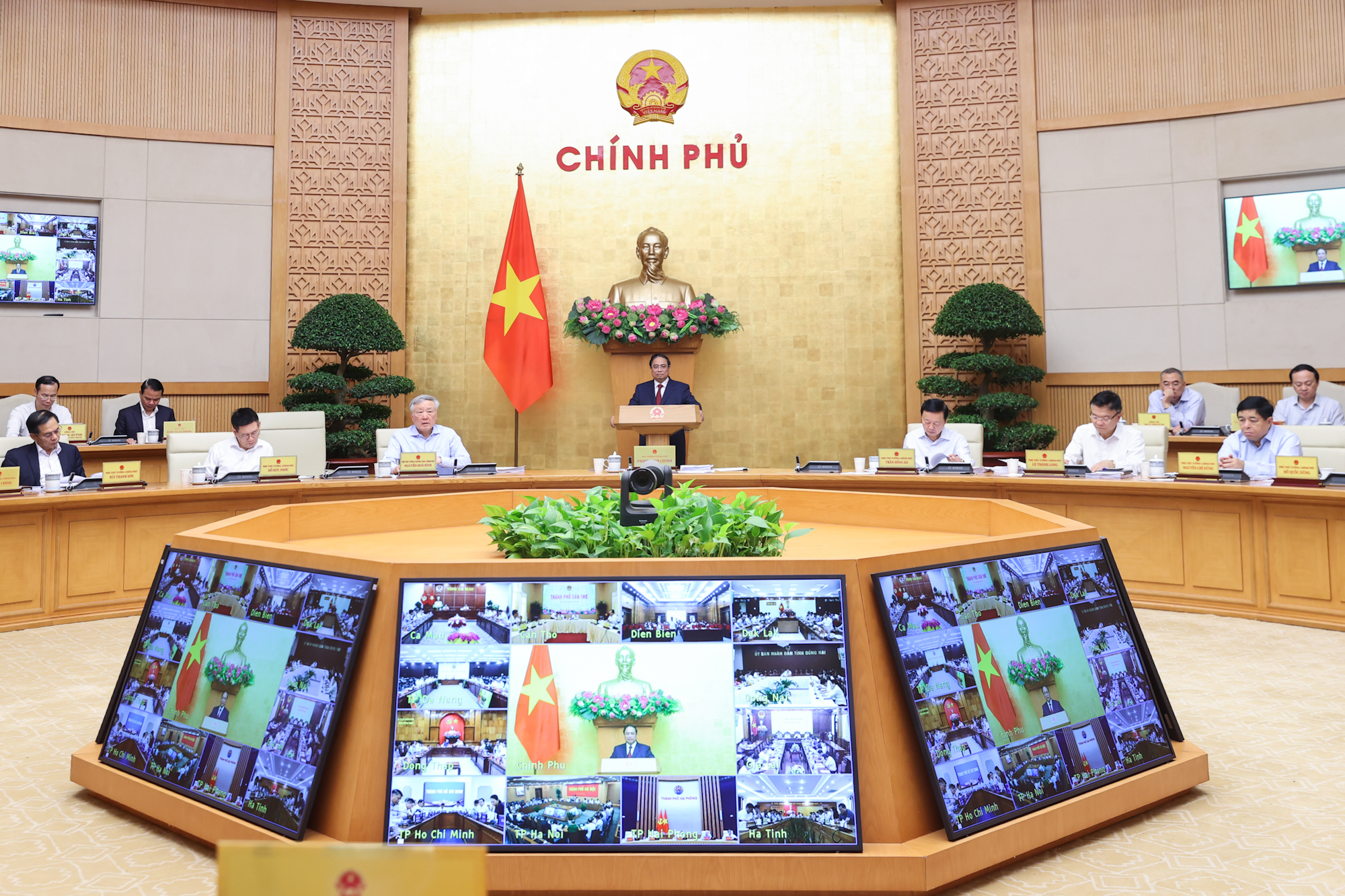 Thủ tướng: Ki&ecirc;n định mục ti&ecirc;u tăng trưởng 2 con số; biến kh&oacute; khăn, th&aacute;ch thức th&agrave;nh cơ hội- Ảnh 12.