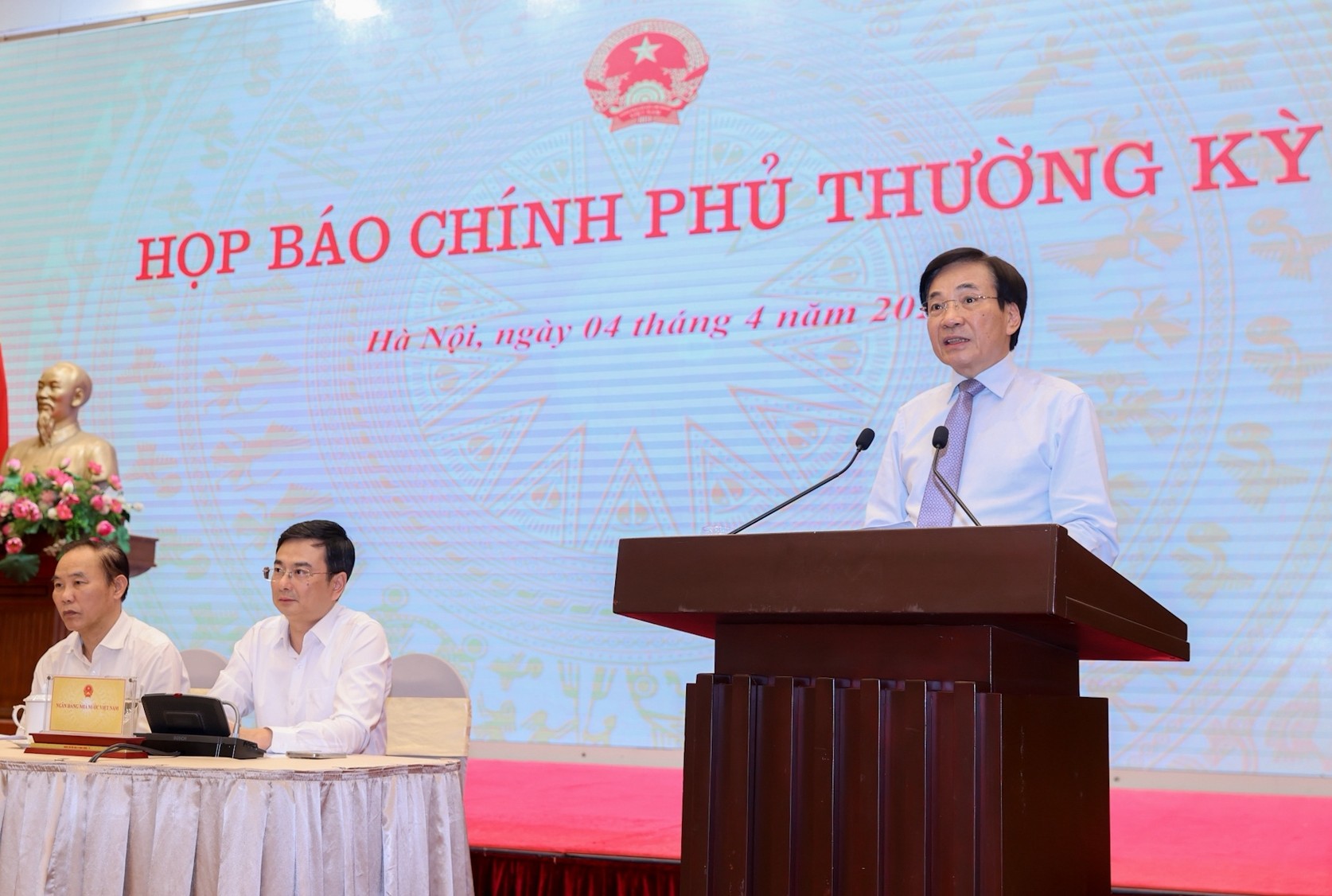 Đảm bảo nguồn cung xăng dầu, không để thiếu điện mùa hè- Ảnh 1. Đảm bảo nguồn cung xăng dầu, không để thiếu điện mùa hè- Ảnh 1.