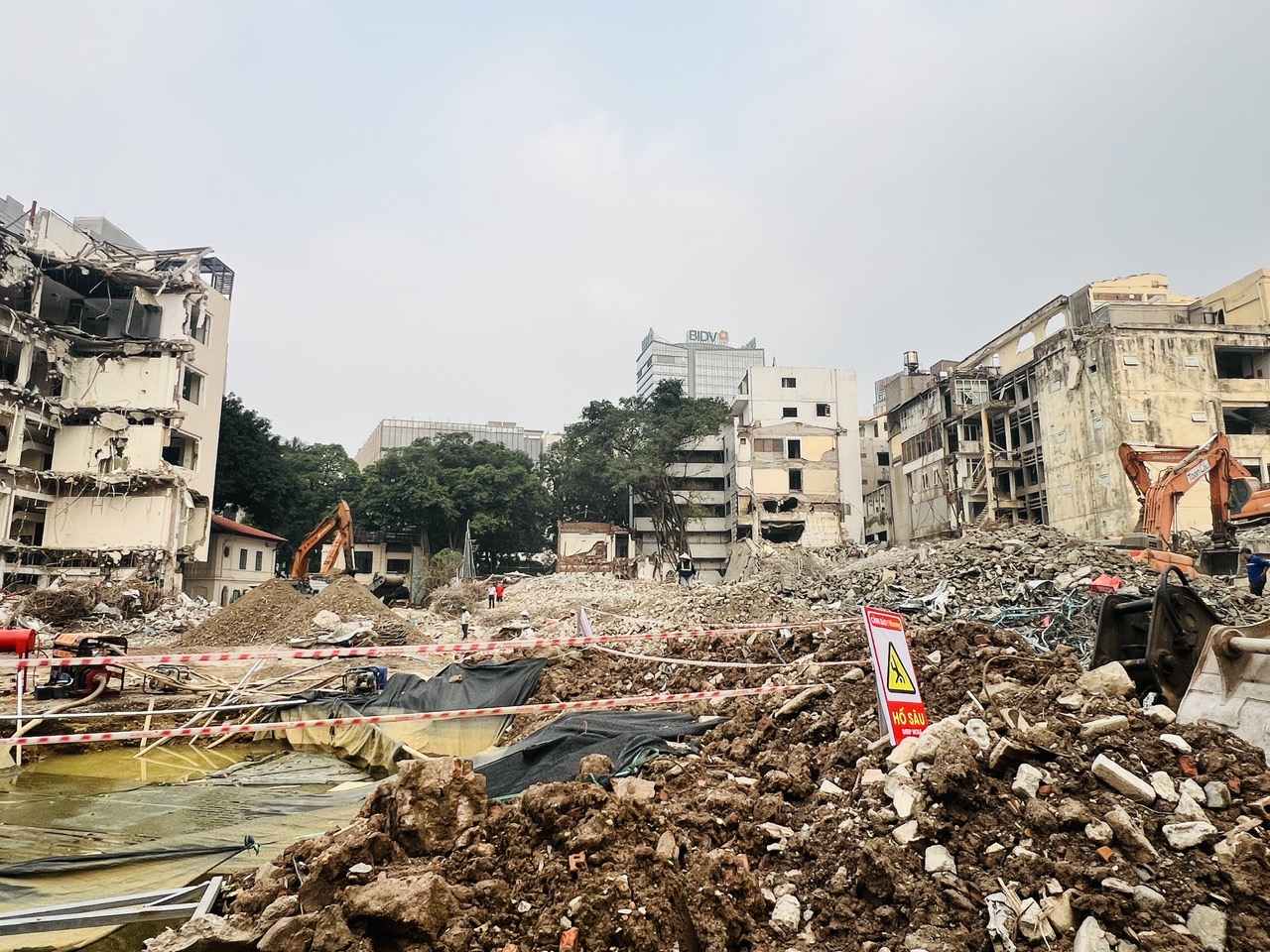 H&agrave; Nội: Gấp r&uacute;t ph&aacute; dỡ c&ocirc;ng tr&igrave;nh, chuẩn bị x&acirc;y quảng trường ph&iacute;a Đ&ocirc;ng hồ Ho&agrave;n Kiếm- Ảnh 7.
