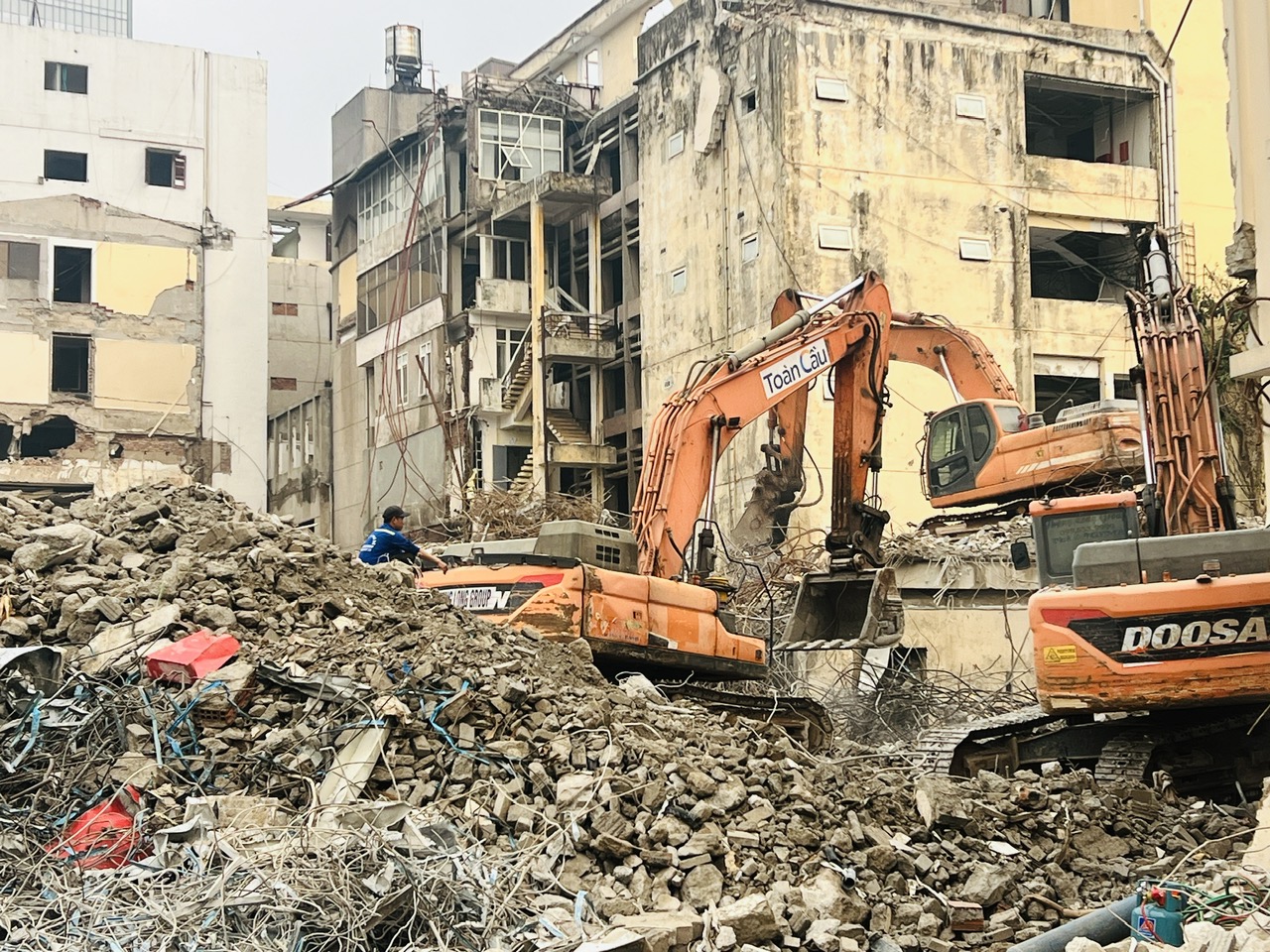 H&agrave; Nội: Gấp r&uacute;t ph&aacute; dỡ c&ocirc;ng tr&igrave;nh, chuẩn bị x&acirc;y quảng trường ph&iacute;a Đ&ocirc;ng hồ Ho&agrave;n Kiếm- Ảnh 8.