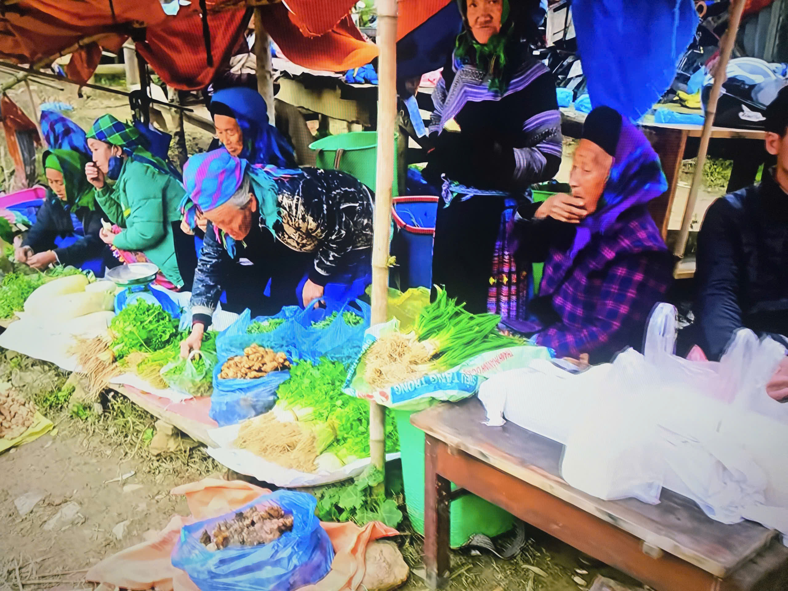 Độc đáo chợ phiên vùng biên ở Lào Cai- Ảnh 5. Độc đáo chợ phiên vùng biên ở Lào Cai- Ảnh 5.