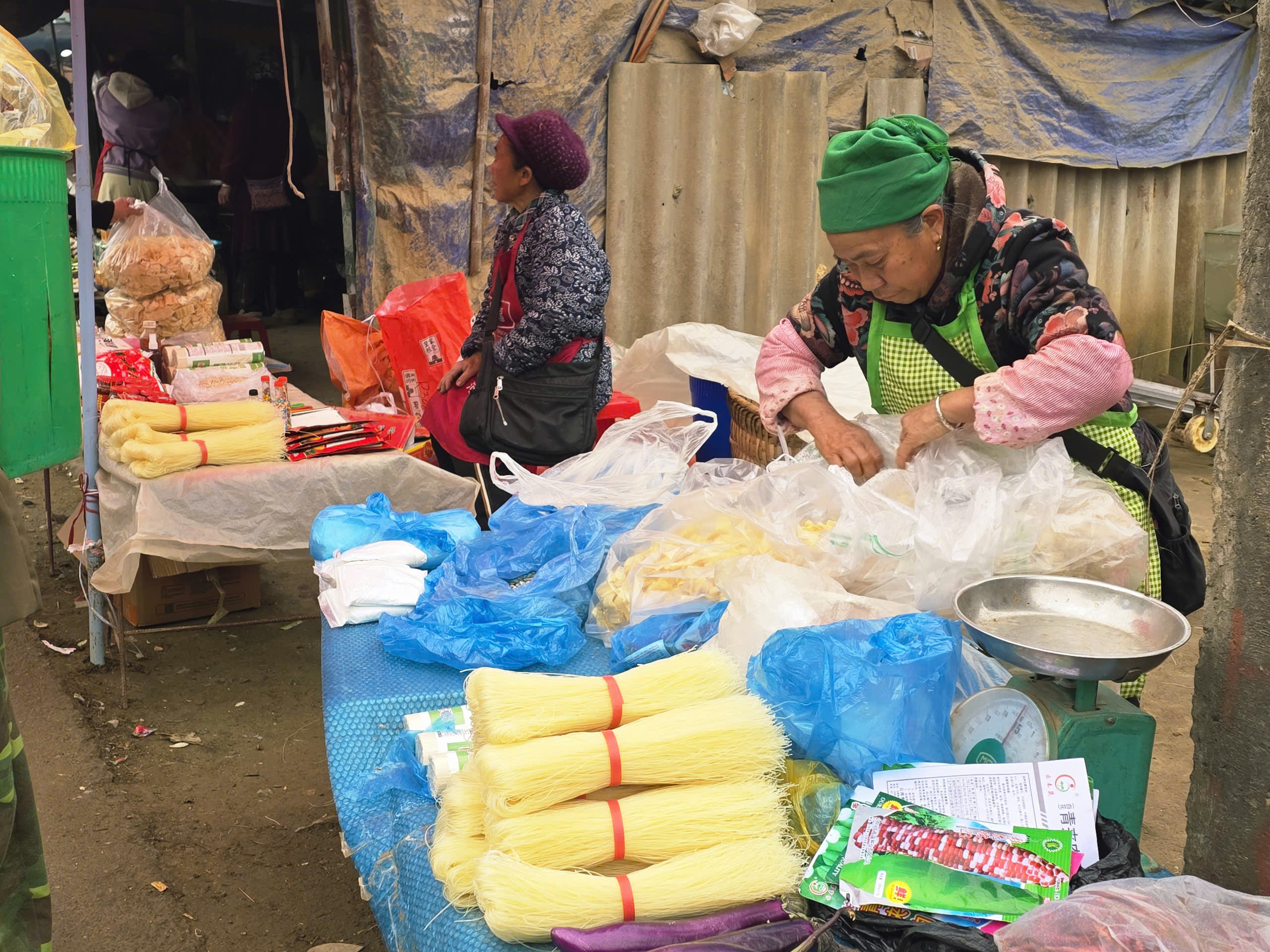 Độc đáo chợ phiên vùng biên ở Lào Cai- Ảnh 10. Độc đáo chợ phiên vùng biên ở Lào Cai- Ảnh 10.